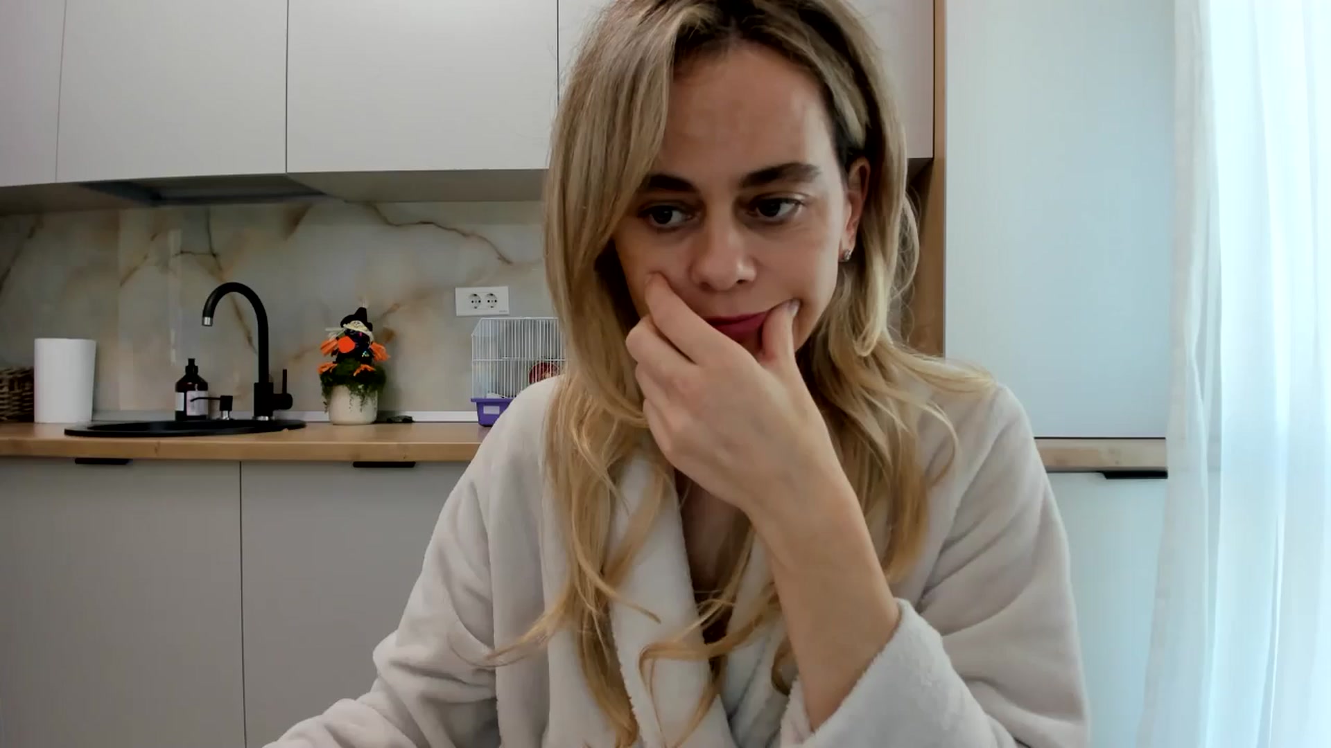 Gallery image thumbnail from DebbyPaige's myfreecams stream on, 10/21/2024, 13:32 image 1 of 20