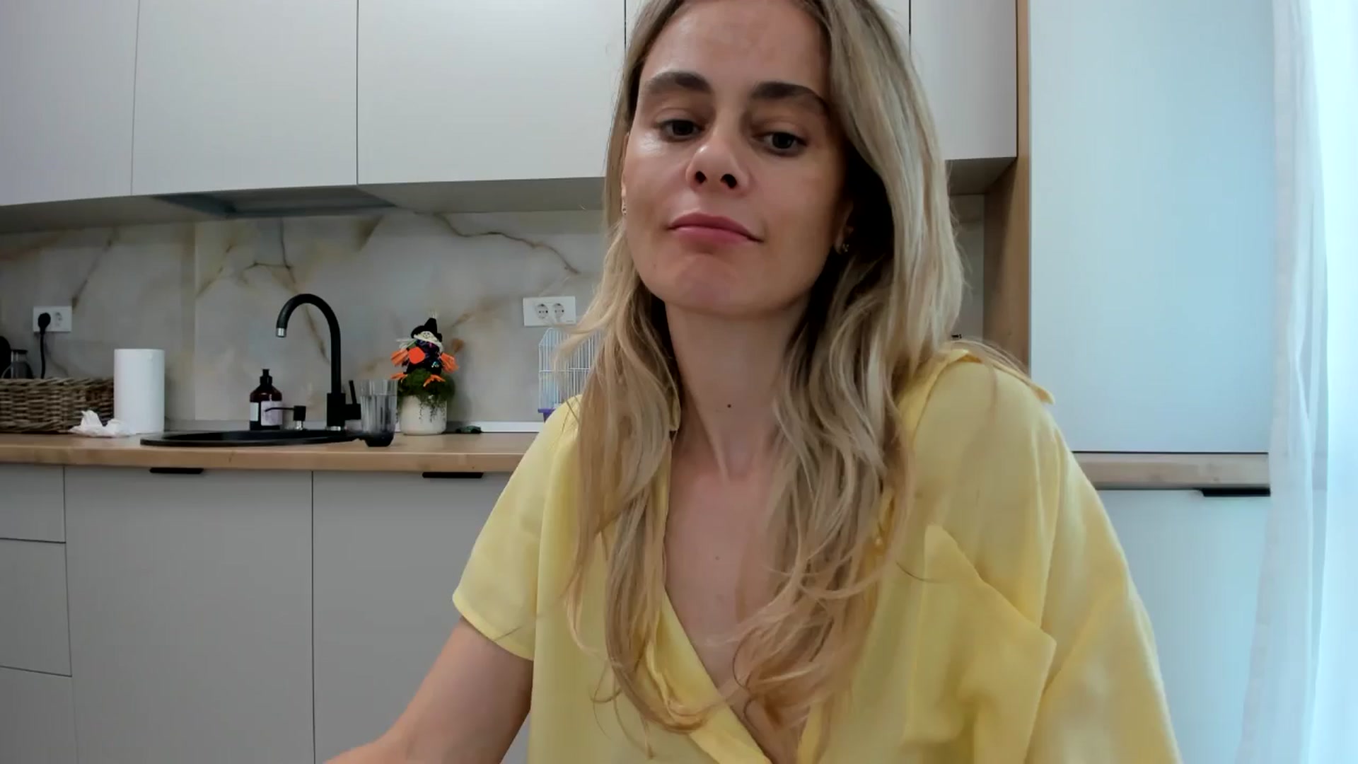Gallery image thumbnail from DebbyPaige's myfreecams stream on, 10/21/2024, 13:32 image 15 of 20