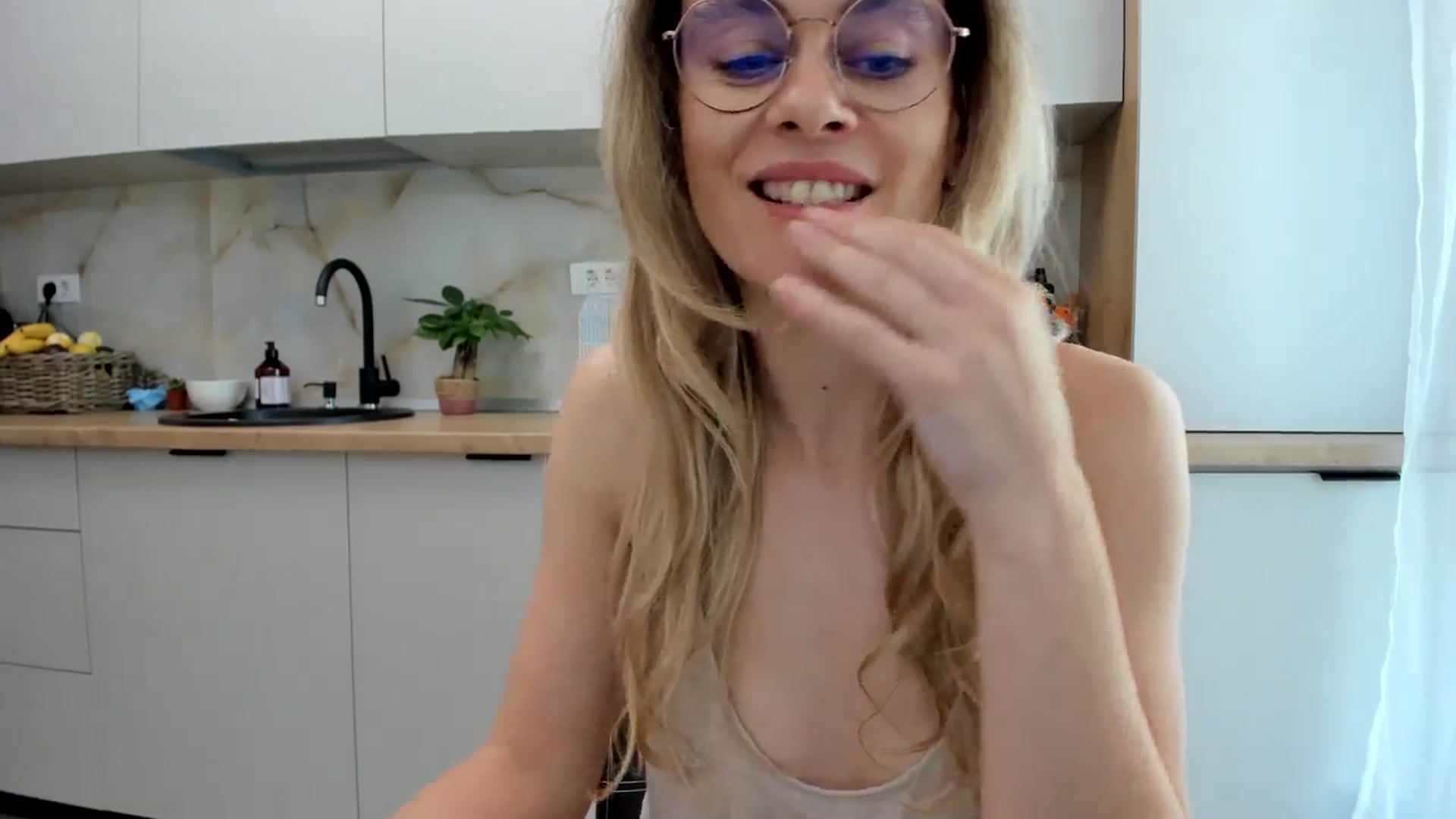 Gallery image thumbnail from DebbyPaige's myfreecams stream on, 10/25/2024, 11:25 image 20 of 20