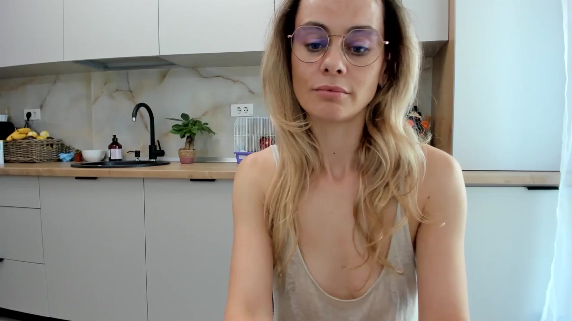 Gallery image thumbnail from DebbyPaige's myfreecams stream on, 10/25/2024, 11:25 image 19 of 20