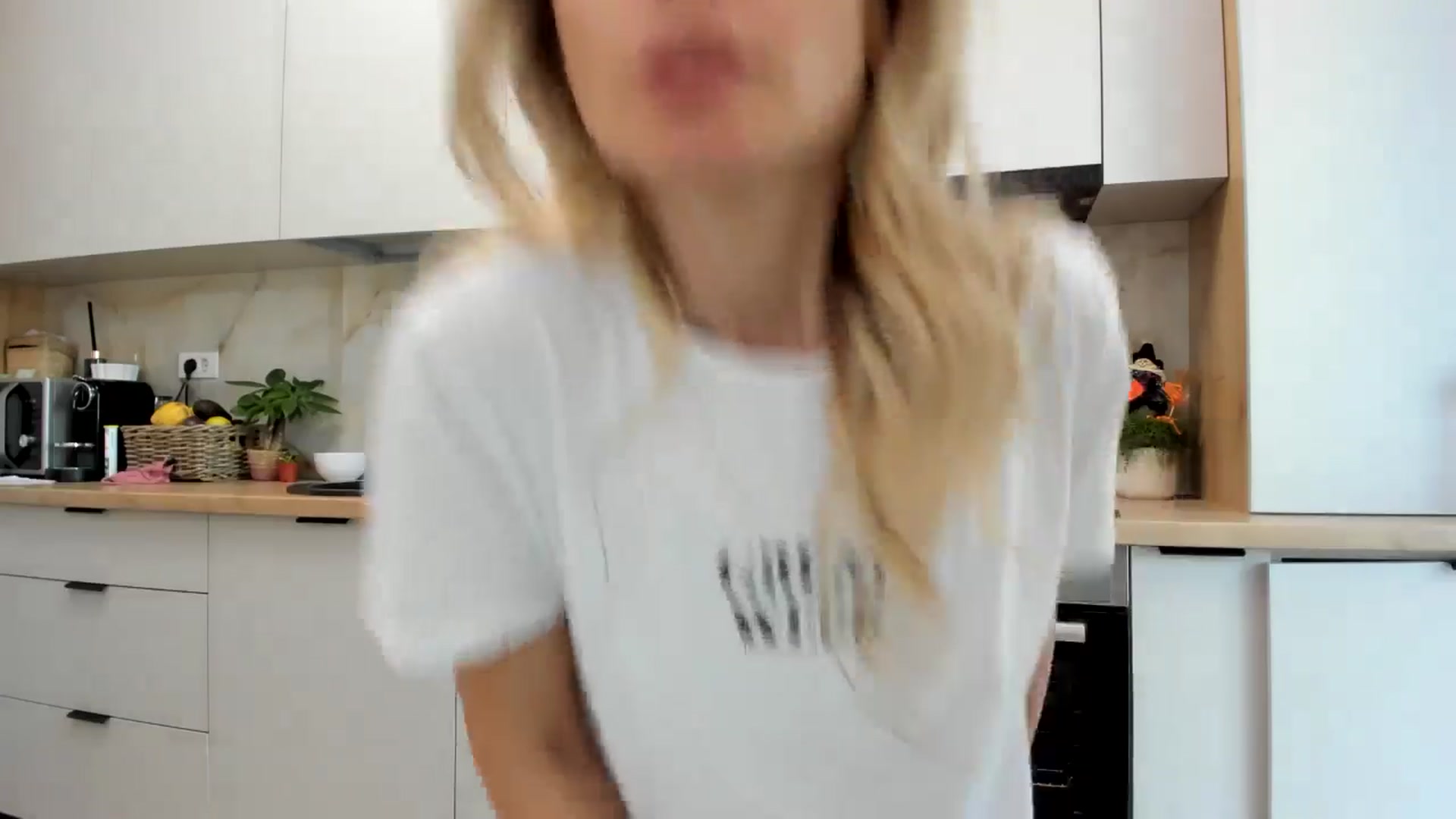 Gallery image thumbnail from DebbyPaige's myfreecams stream on, 10/25/2024, 13:54 image 9 of 20