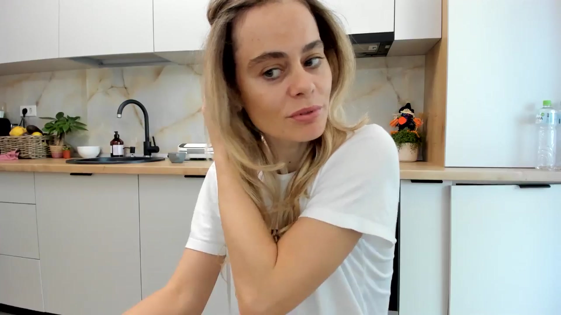 Gallery image thumbnail from DebbyPaige's myfreecams stream on, 10/25/2024, 13:54 image 16 of 20