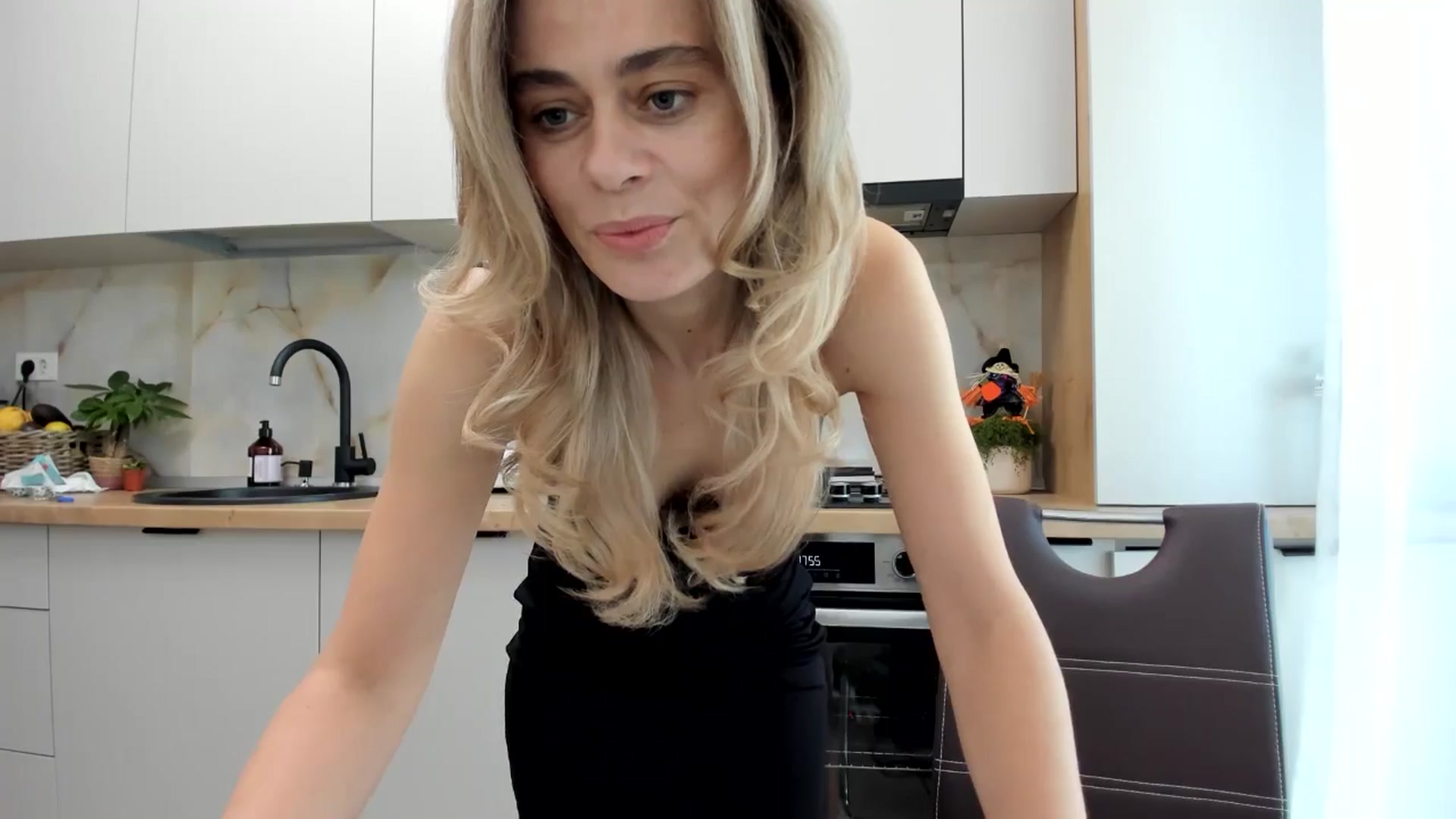 Gallery image thumbnail from DebbyPaige's myfreecams stream on, 10/26/2024, 14:10 image 3 of 20