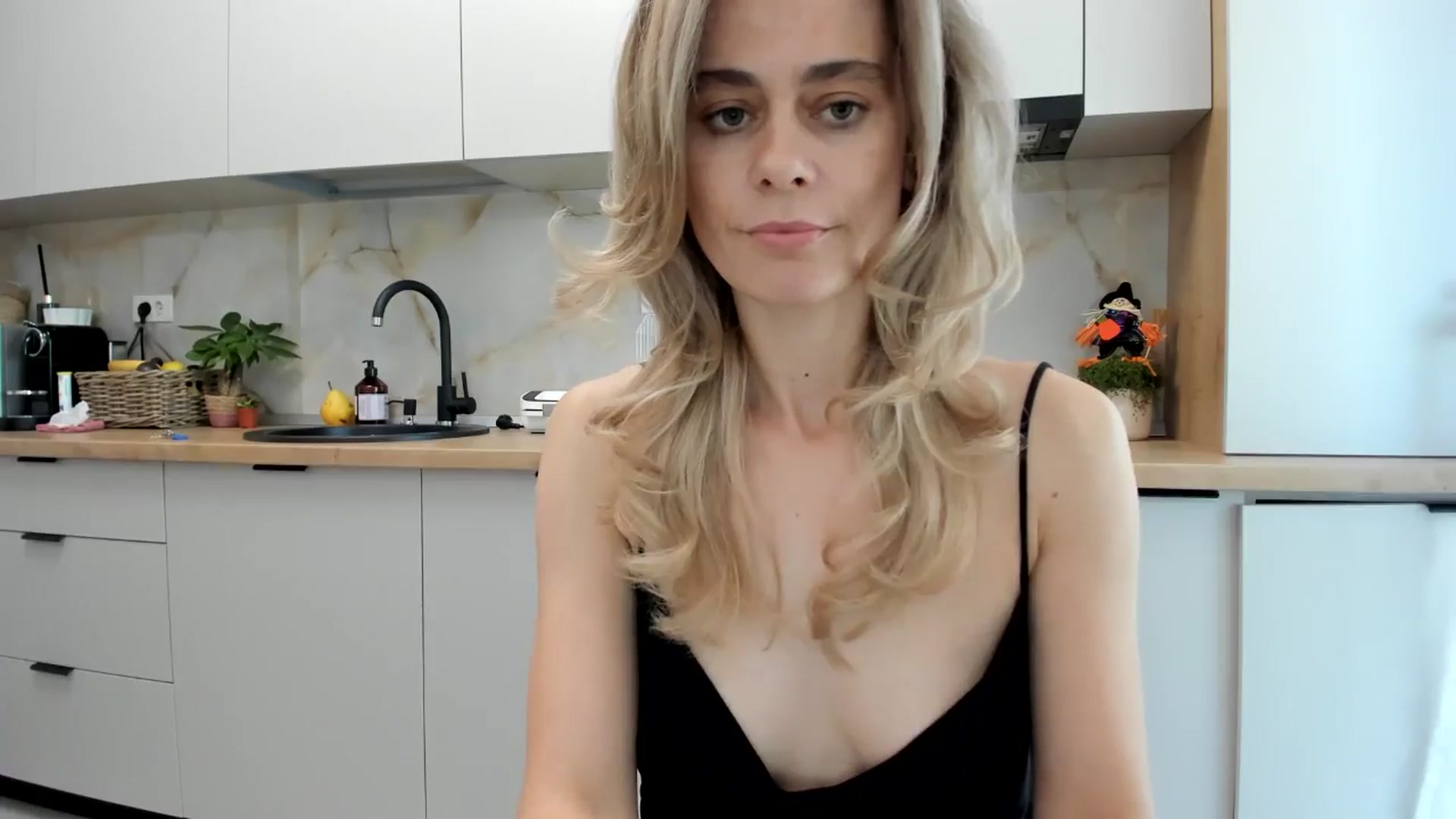 Gallery image thumbnail from DebbyPaige's myfreecams stream on, 10/26/2024, 14:10 image 11 of 20