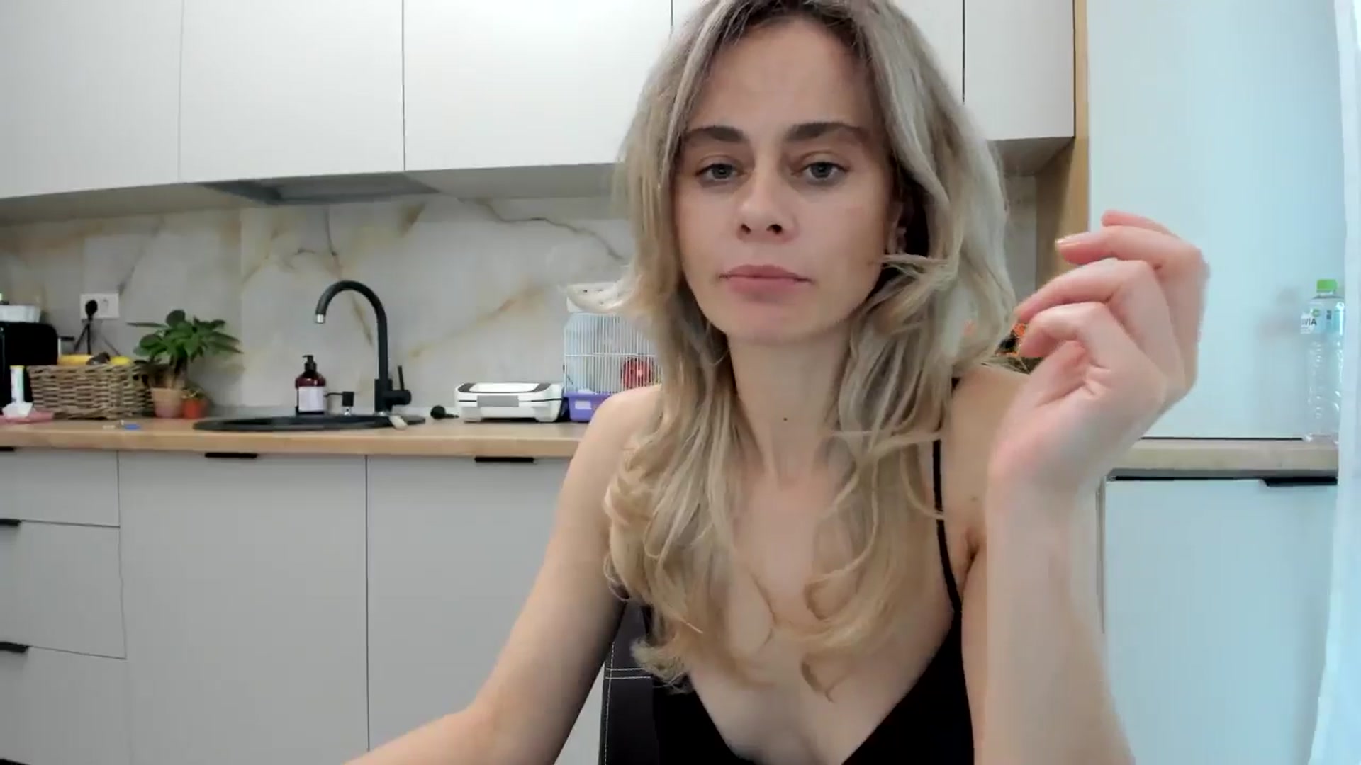 Gallery image thumbnail from DebbyPaige's myfreecams stream on, 10/26/2024, 14:44 image 17 of 20