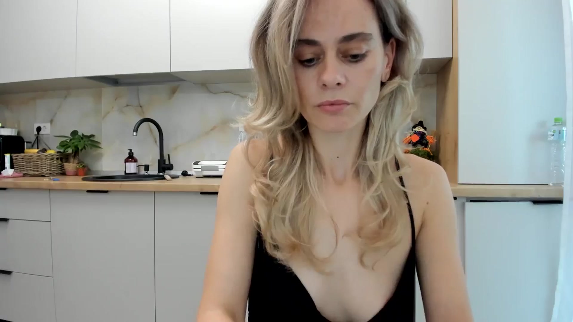 Gallery image thumbnail from DebbyPaige's myfreecams stream on, 10/26/2024, 14:44 image 18 of 20