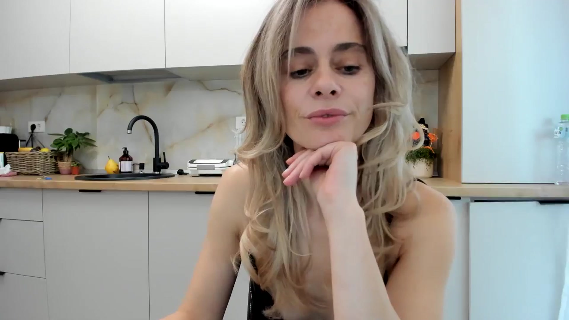 Gallery image thumbnail from DebbyPaige's myfreecams stream on, 10/26/2024, 14:44 image 9 of 20