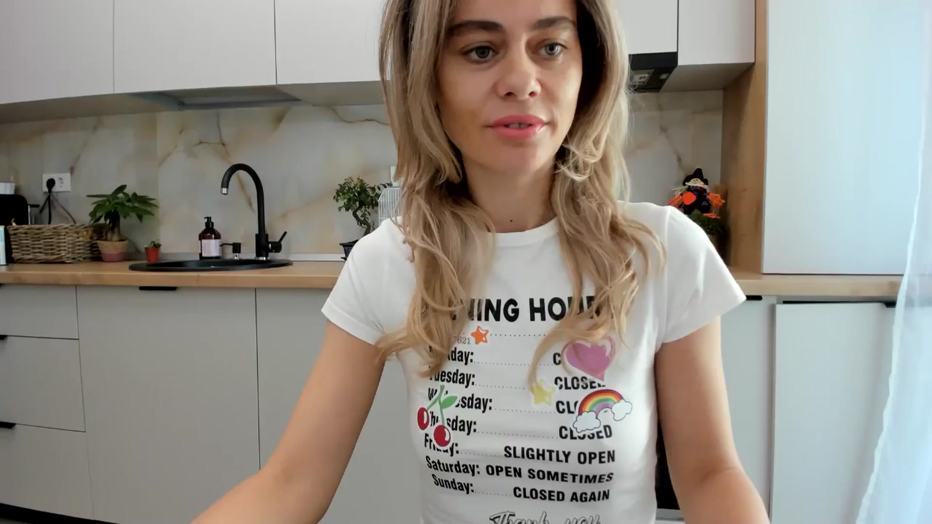 Gallery image thumbnail from DebbyPaige's myfreecams stream on, 10/27/2024, 10:39 image 2 of 20