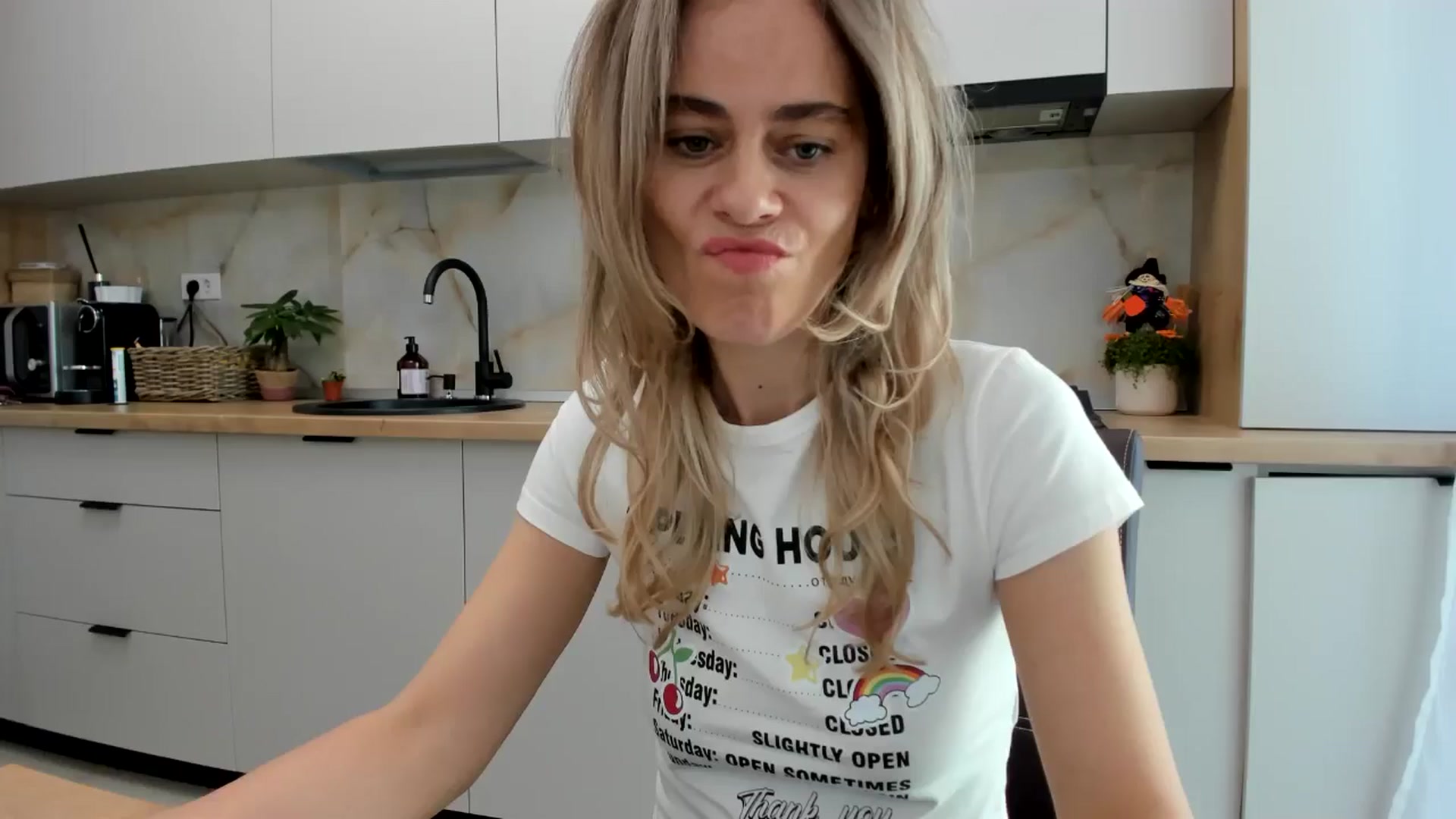Gallery image thumbnail from DebbyPaige's myfreecams stream on, 10/27/2024, 10:39 image 20 of 20