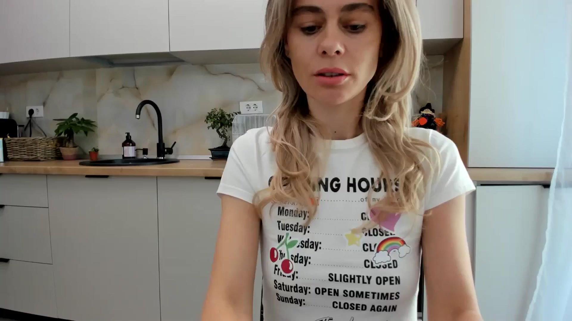 Gallery image thumbnail from DebbyPaige's myfreecams stream on, 10/27/2024, 10:39 image 3 of 20