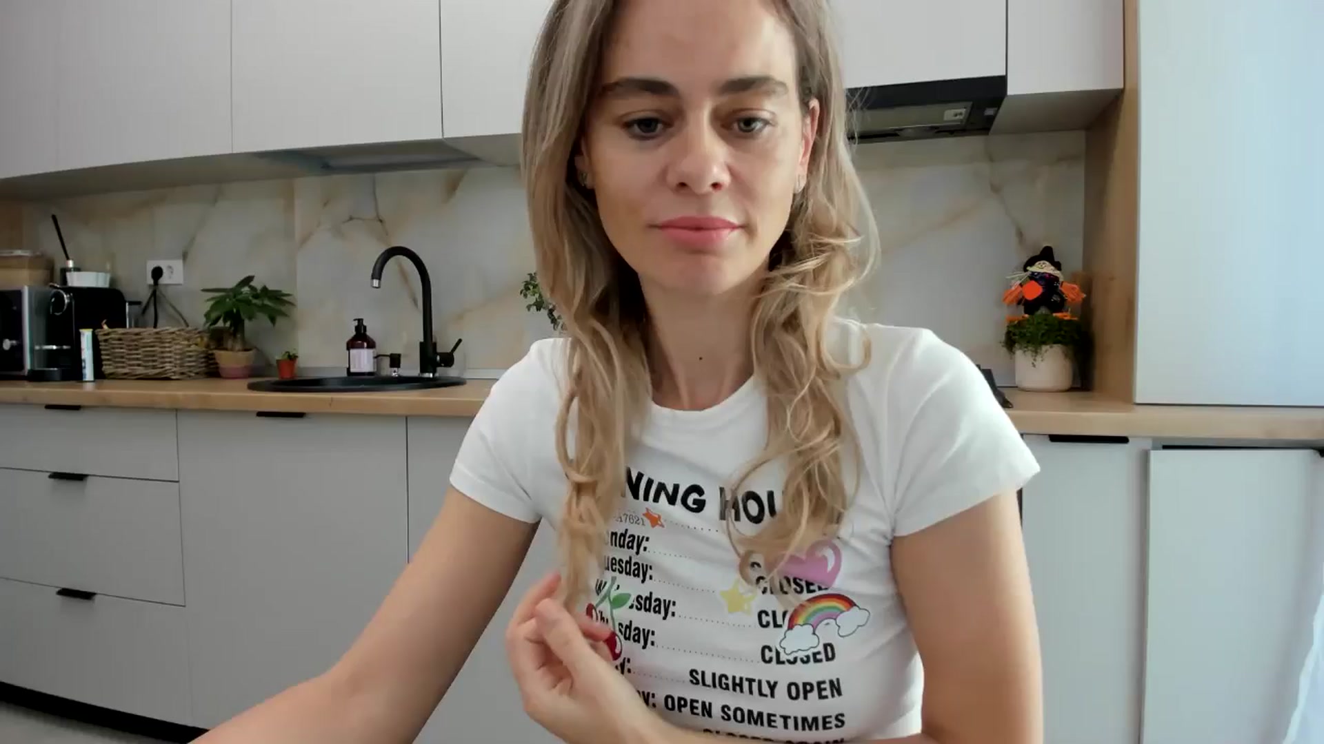 Gallery image thumbnail from DebbyPaige's myfreecams stream on, 10/27/2024, 10:39 image 7 of 20