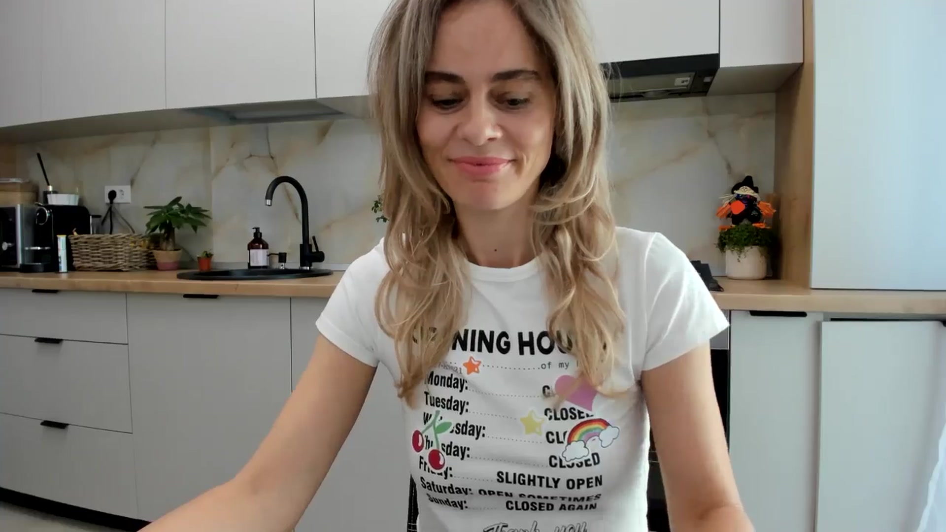Gallery image thumbnail from DebbyPaige's myfreecams stream on, 10/27/2024, 10:39 image 16 of 20