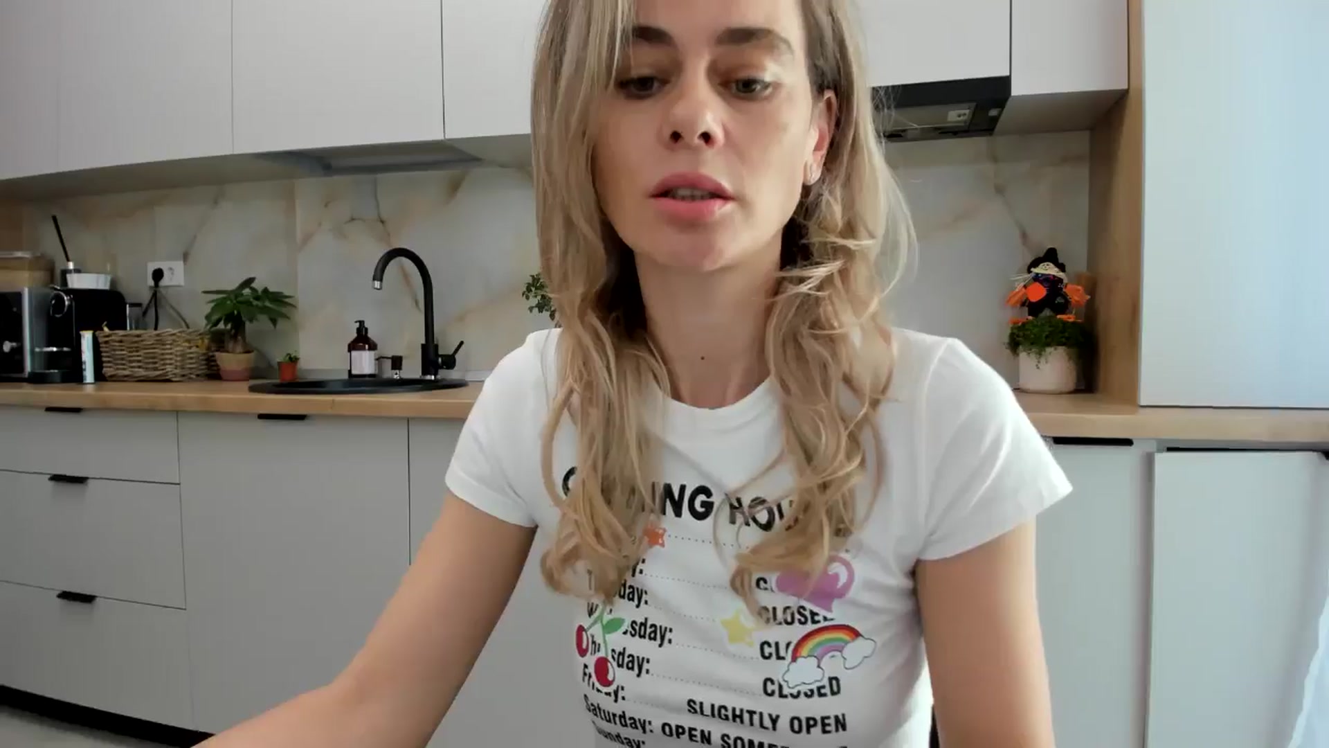 Gallery image thumbnail from DebbyPaige's myfreecams stream on, 10/27/2024, 10:39 image 9 of 20