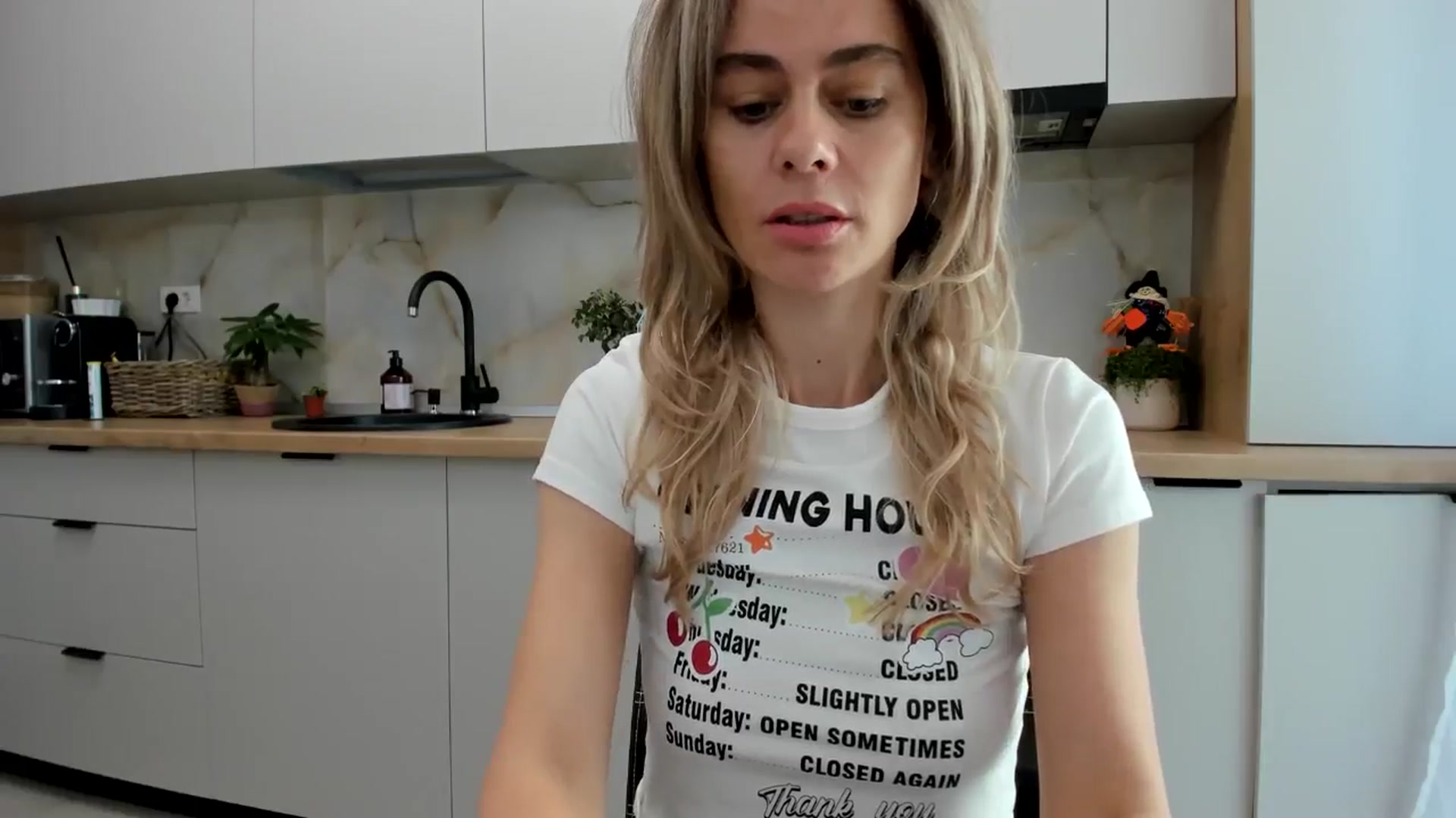 Gallery image thumbnail from DebbyPaige's myfreecams stream on, 10/27/2024, 10:39 image 15 of 20