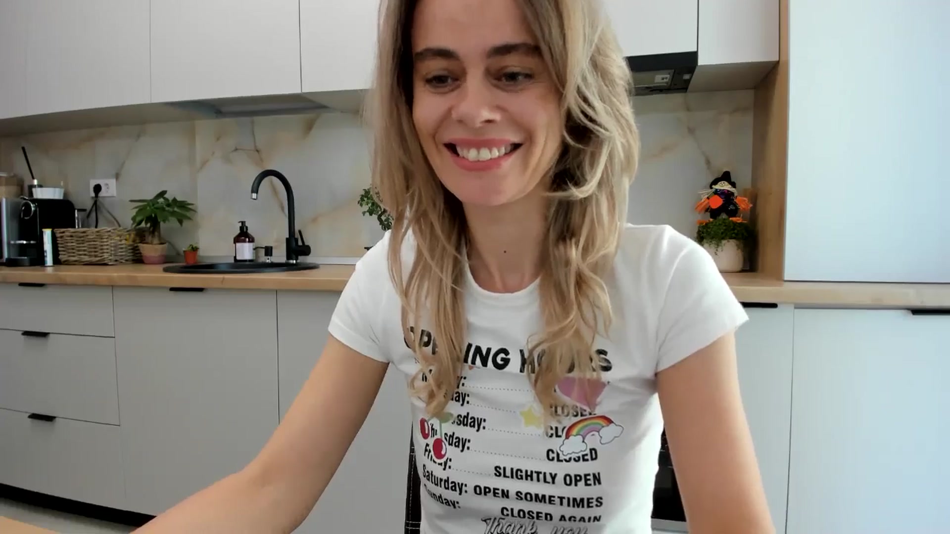 Gallery image thumbnail from DebbyPaige's myfreecams stream on, 10/27/2024, 11:22 image 6 of 20