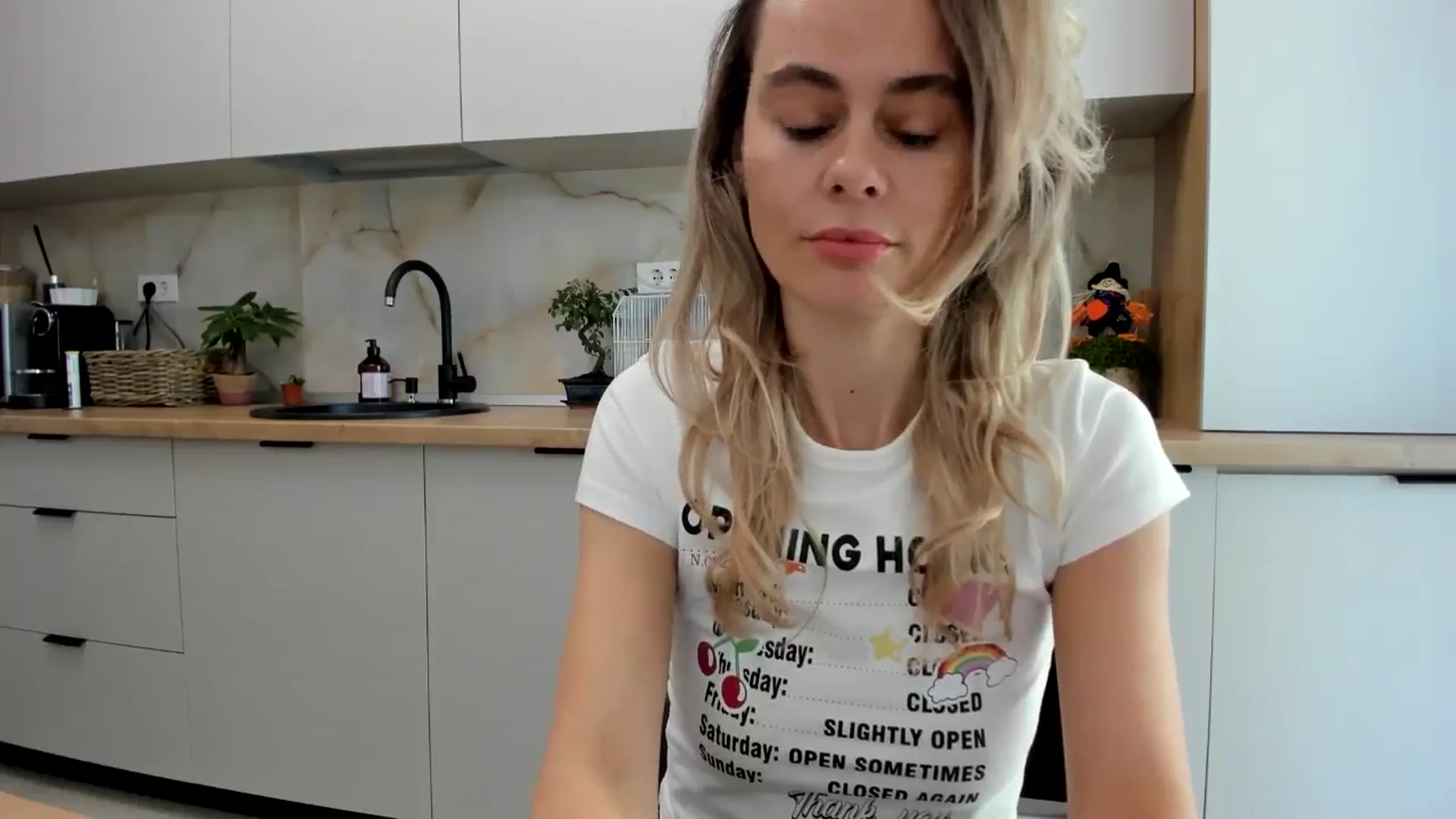 Gallery image thumbnail from DebbyPaige's myfreecams stream on, 10/27/2024, 11:22 image 5 of 20