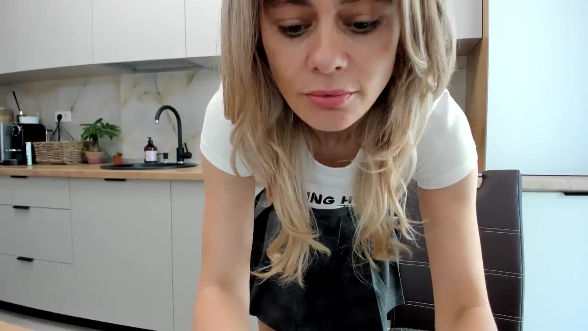 Gallery image thumbnail from DebbyPaige's myfreecams stream on, 10/27/2024, 11:22 image 9 of 20