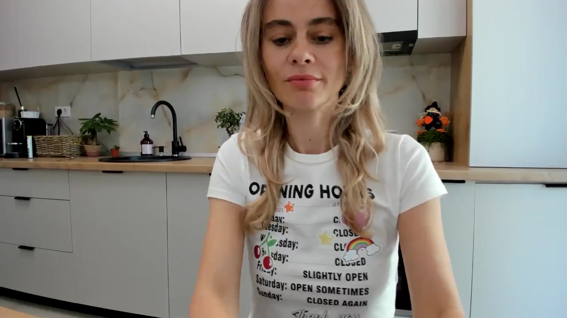 Gallery image thumbnail from DebbyPaige's myfreecams stream on, 10/27/2024, 11:22 image 17 of 20