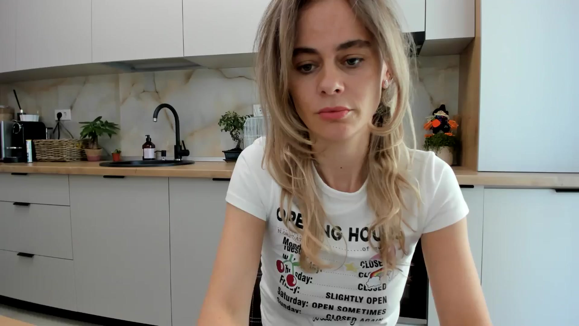 Gallery image thumbnail from DebbyPaige's myfreecams stream on, 10/27/2024, 11:22 image 4 of 20