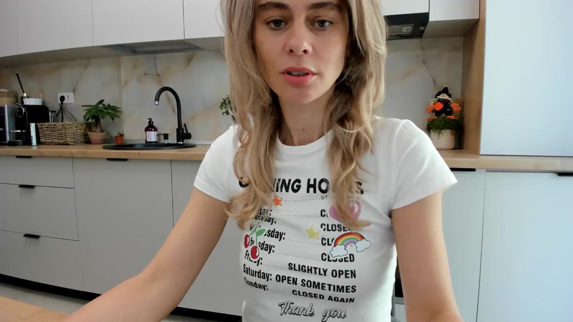 Gallery image thumbnail from DebbyPaige's myfreecams stream on, 10/27/2024, 11:22 image 13 of 20