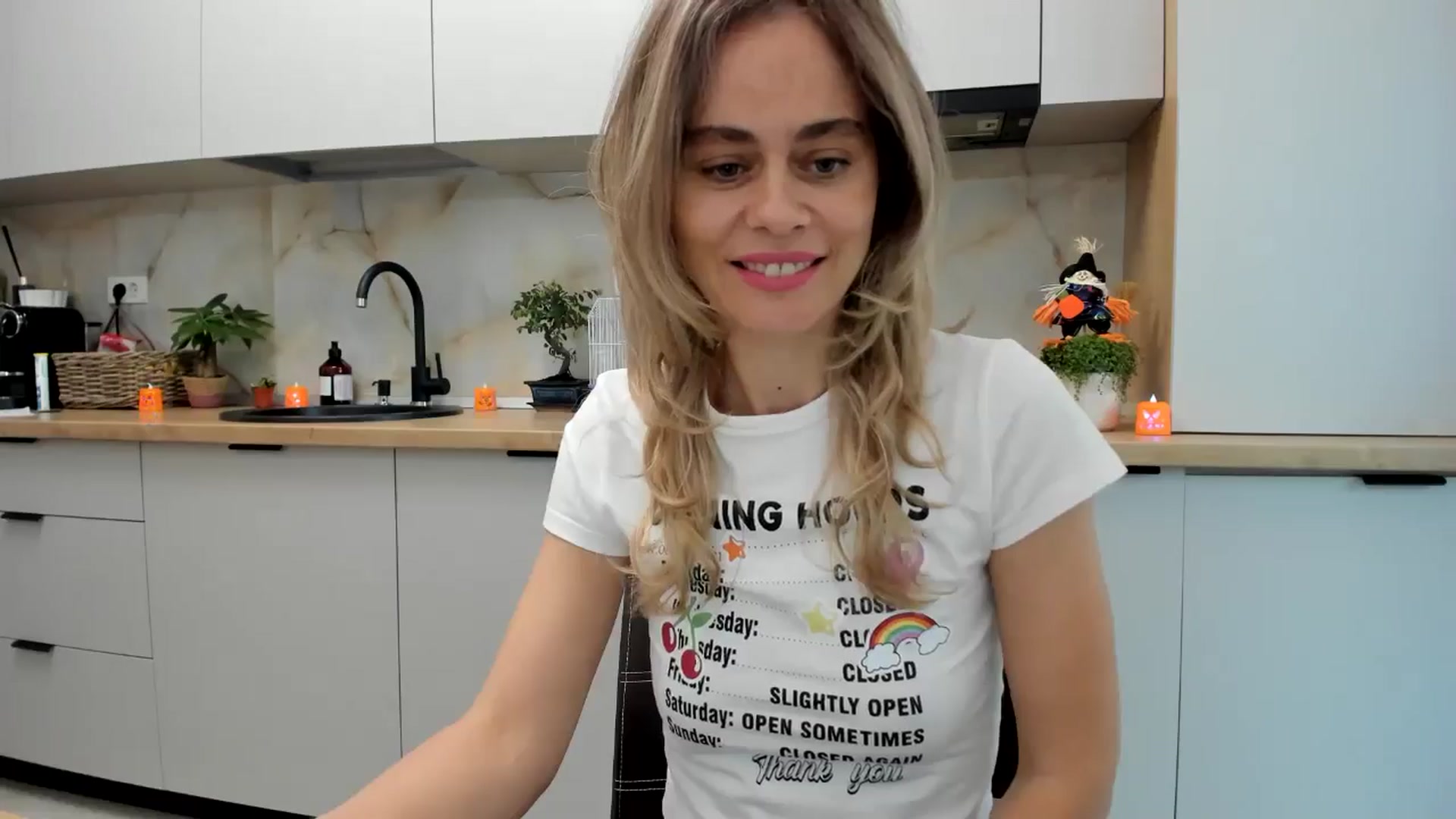 Gallery image thumbnail from DebbyPaige's myfreecams stream on, 10/27/2024, 19:12 image 2 of 20