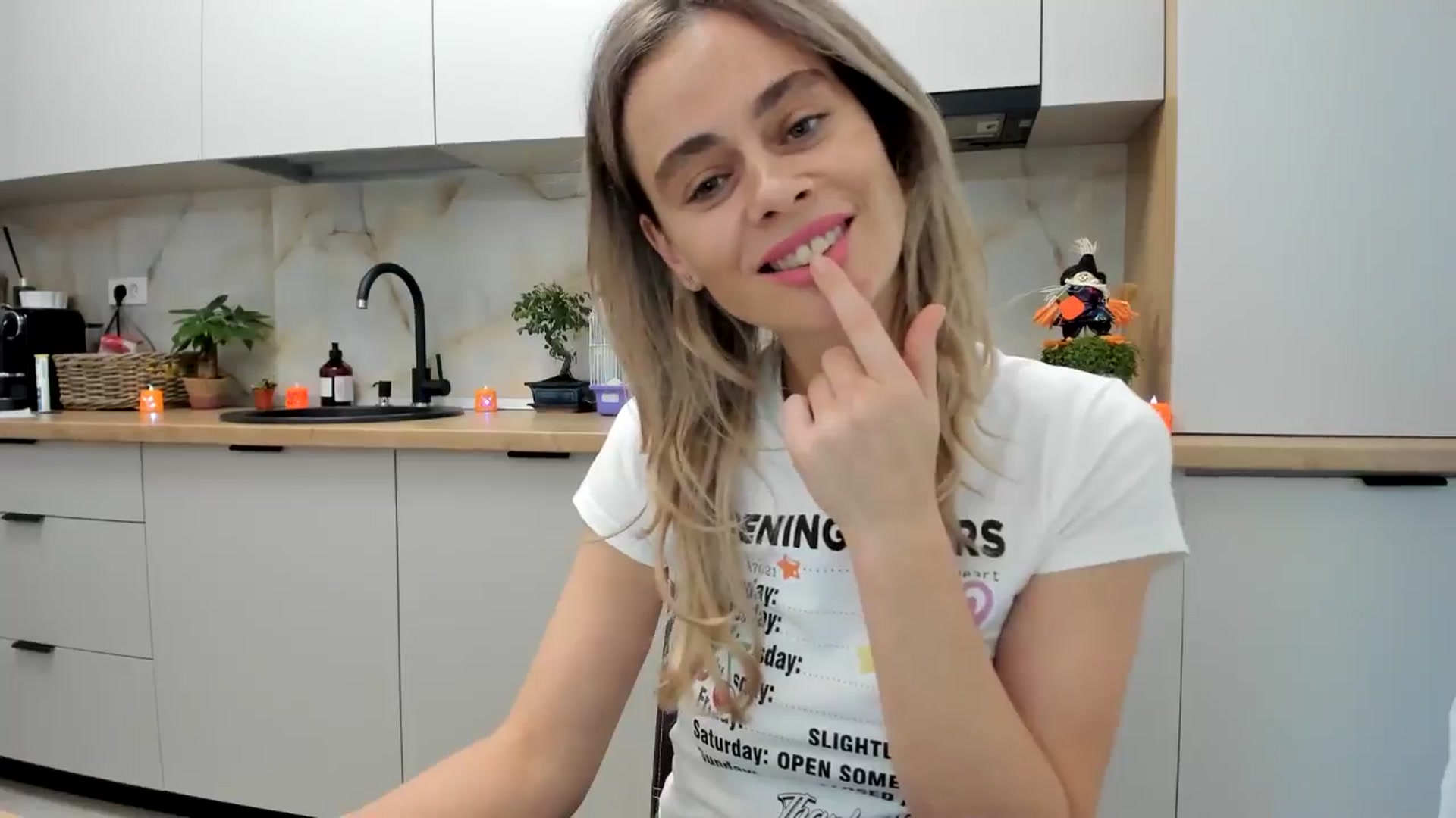 Gallery image thumbnail from DebbyPaige's myfreecams stream on, 10/27/2024, 19:12 image 3 of 20