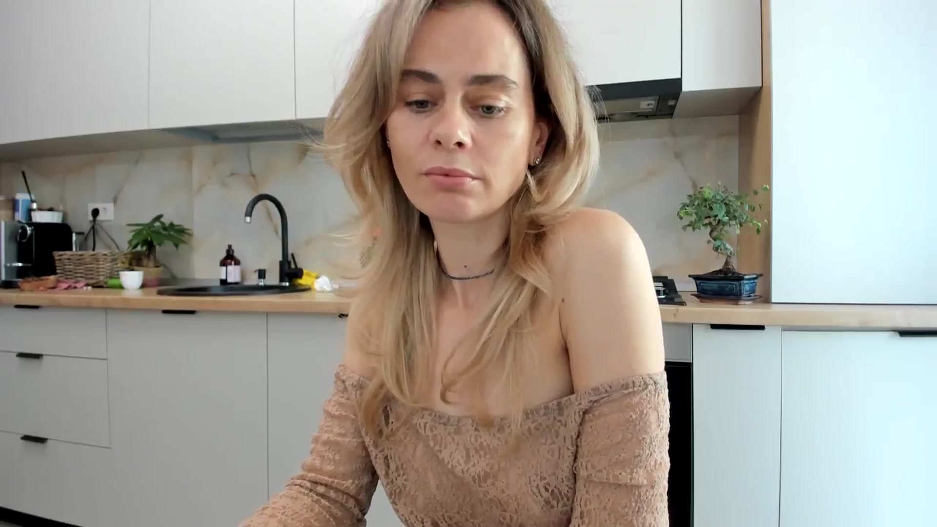 Gallery image thumbnail from DebbyPaige's myfreecams stream on, 10/29/2024, 12:02 image 11 of 20