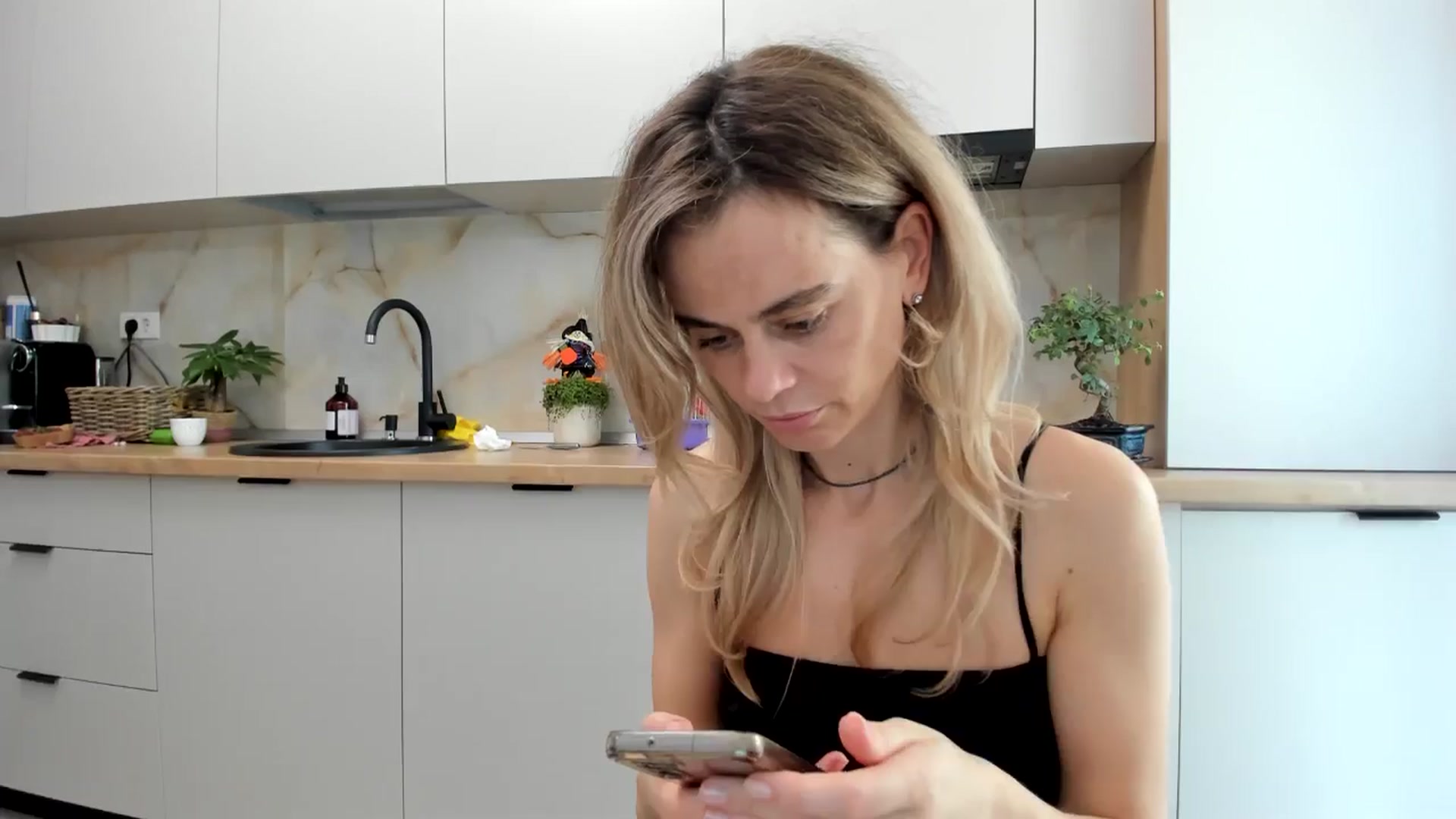 Gallery image thumbnail from DebbyPaige's myfreecams stream on, 10/29/2024, 12:02 image 18 of 20