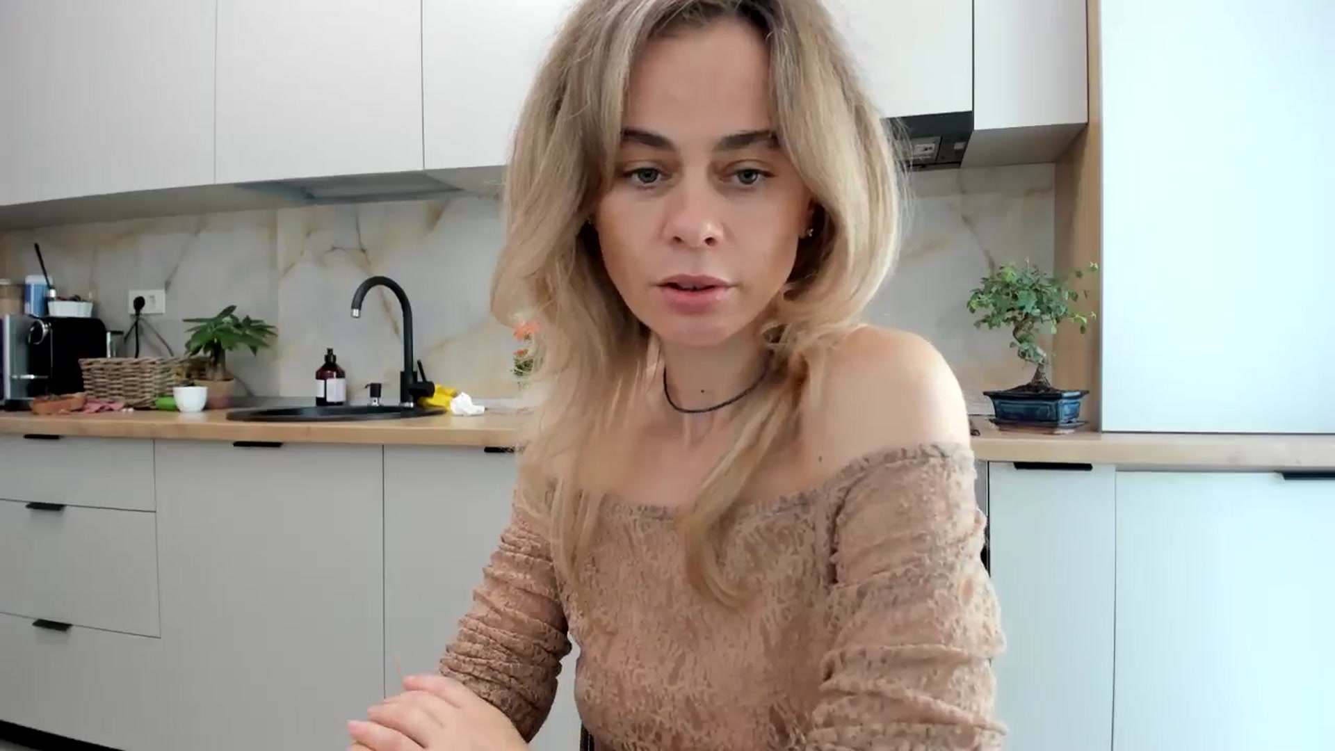Gallery image thumbnail from DebbyPaige's myfreecams stream on, 10/29/2024, 12:02 image 12 of 20