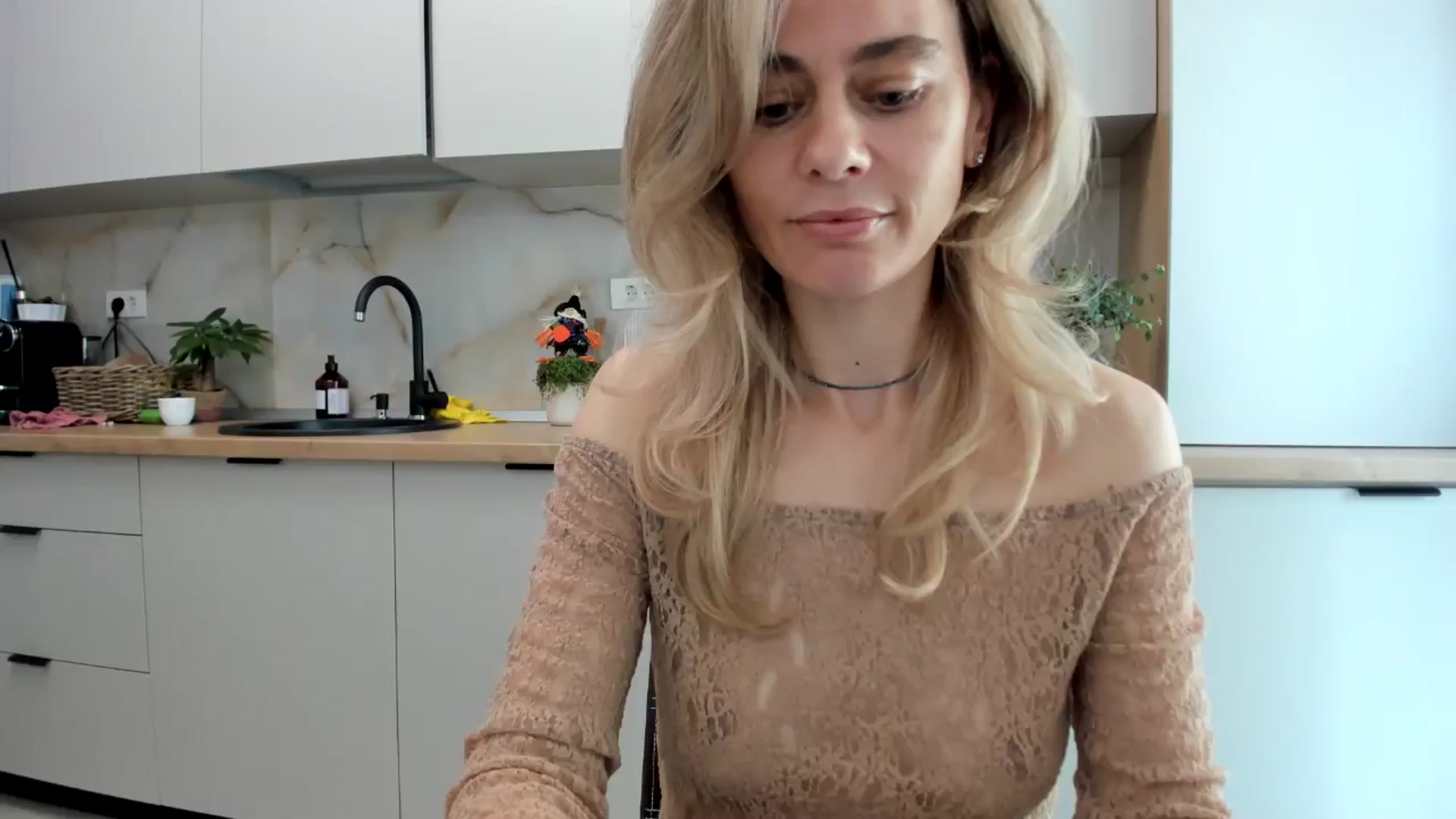 Gallery image thumbnail from DebbyPaige's myfreecams stream on, 10/29/2024, 12:02 image 2 of 20