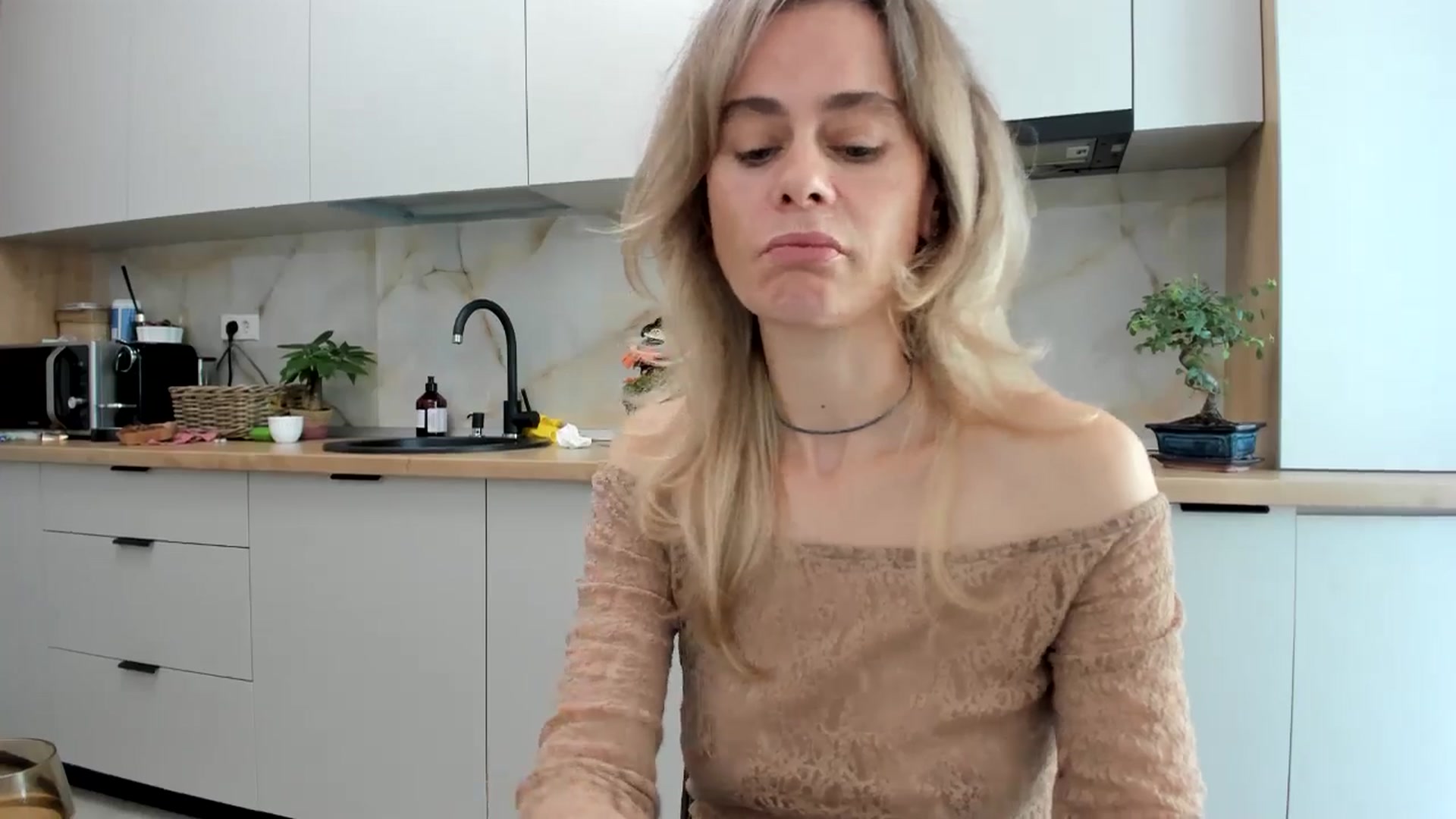 Gallery image thumbnail from DebbyPaige's myfreecams stream on, 10/29/2024, 12:02 image 7 of 20