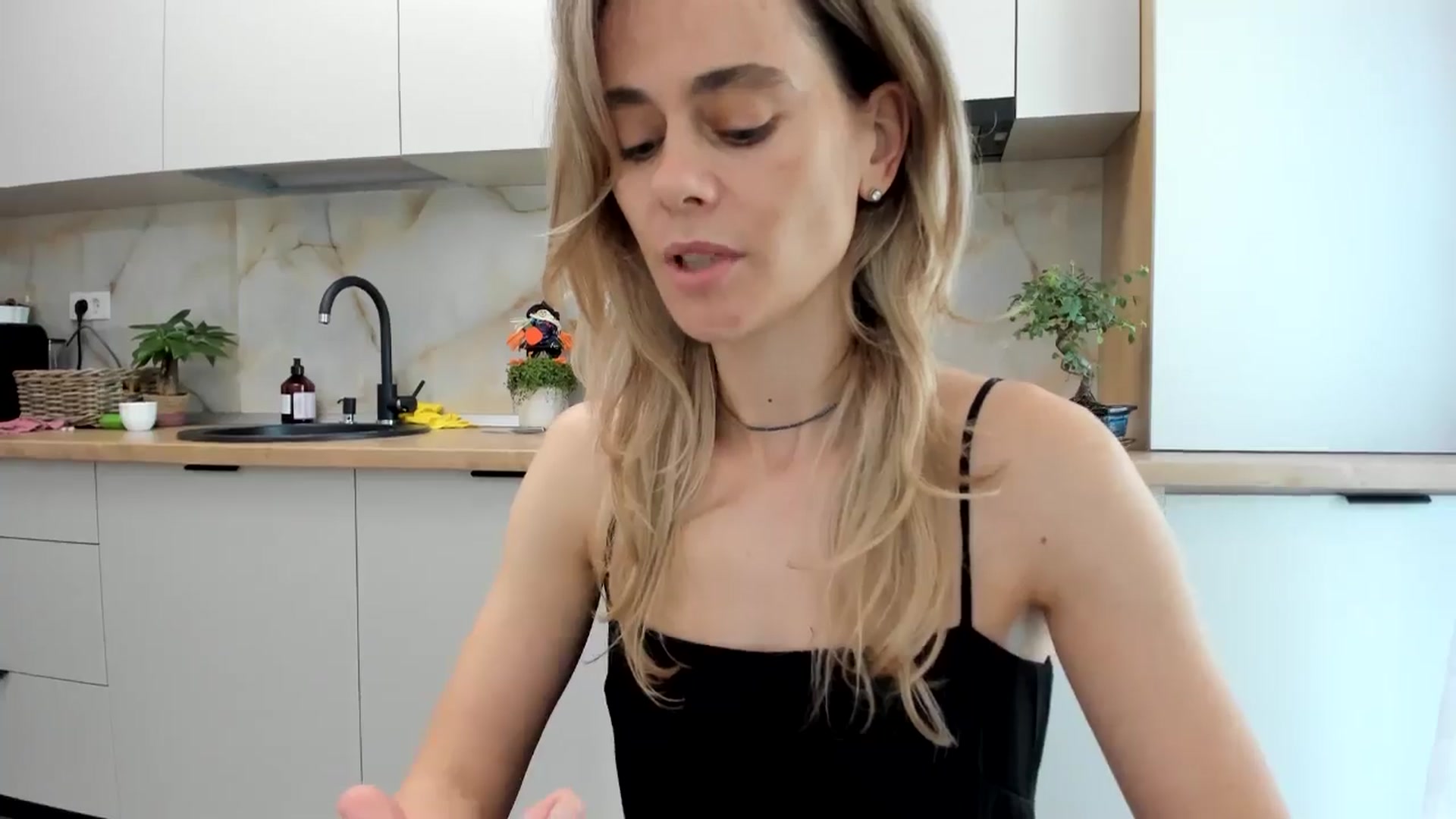 Gallery image thumbnail from DebbyPaige's myfreecams stream on, 10/29/2024, 13:52 image 2 of 20