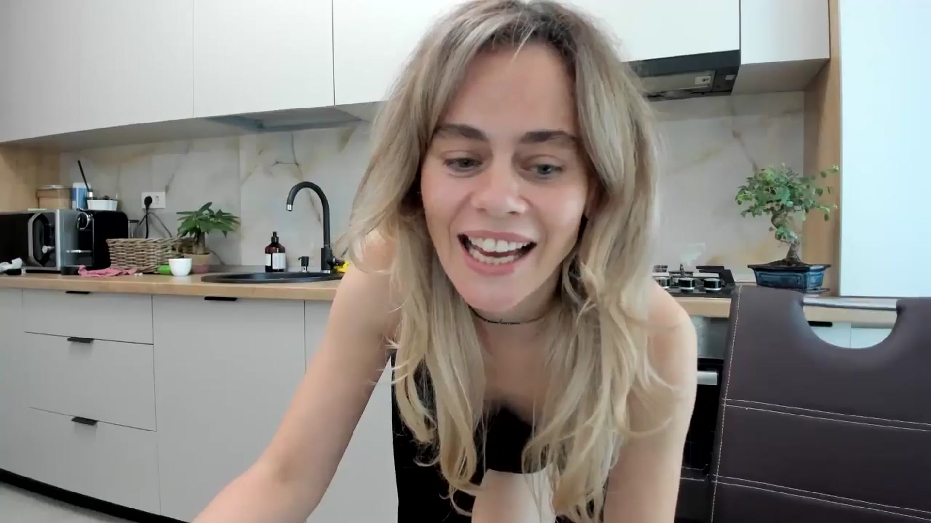 Gallery image thumbnail from DebbyPaige's myfreecams stream on, 10/29/2024, 13:52 image 8 of 20