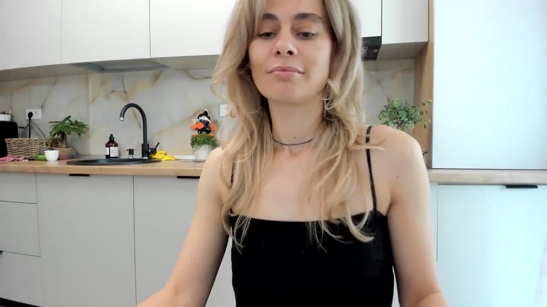 Gallery image thumbnail from DebbyPaige's myfreecams stream on, 10/29/2024, 13:52 image 6 of 20