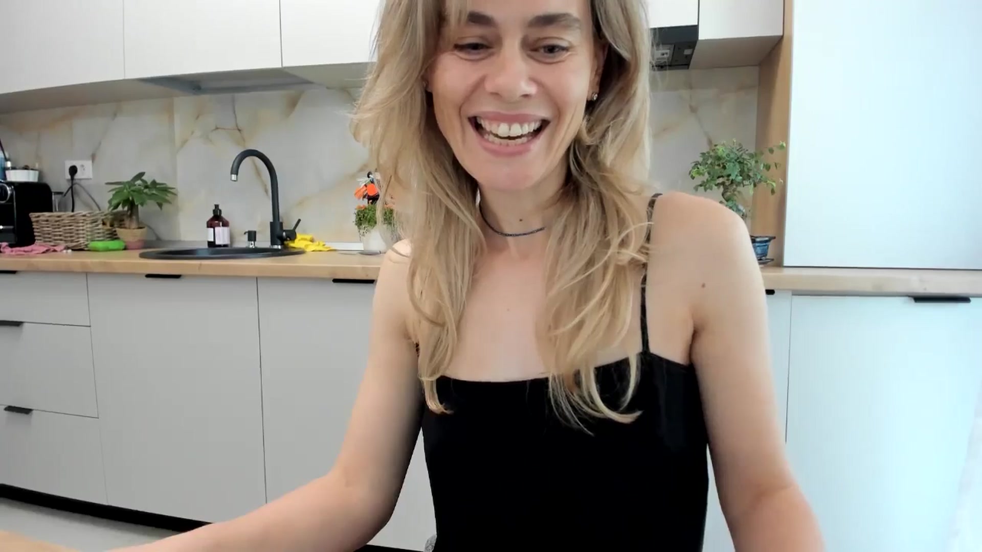 Gallery image thumbnail from DebbyPaige's myfreecams stream on, 10/29/2024, 13:52 image 14 of 20