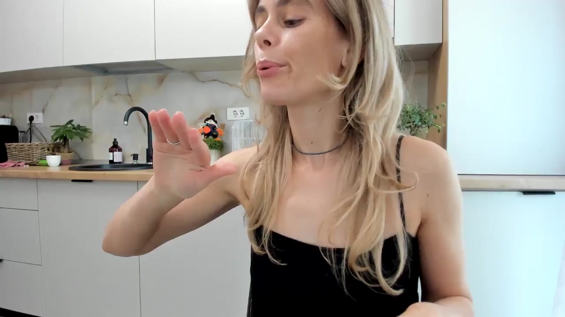 Gallery image thumbnail from DebbyPaige's myfreecams stream on, 10/29/2024, 13:52 image 5 of 20