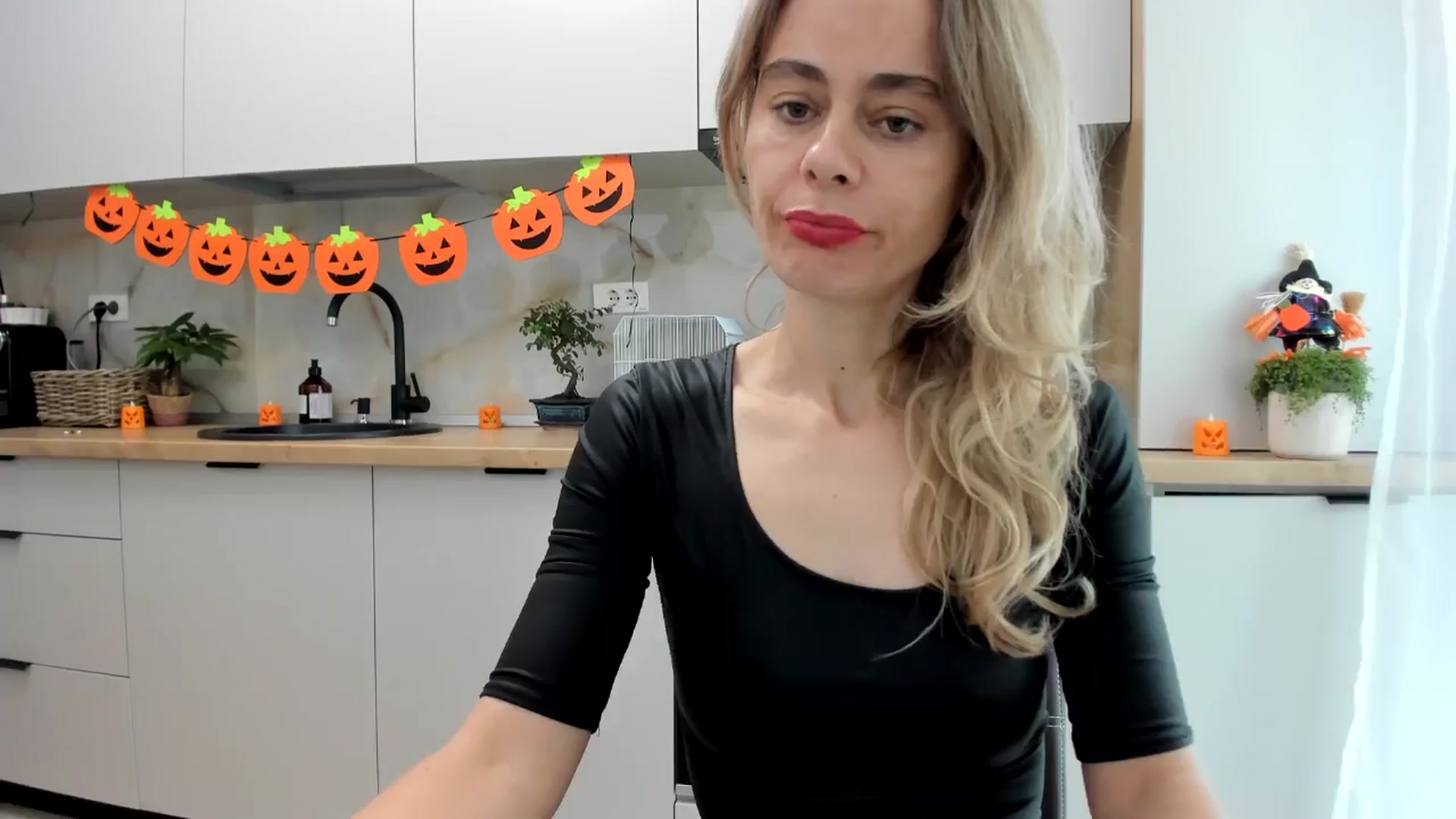 Gallery image thumbnail from DebbyPaige's myfreecams stream on, 10/30/2024, 12:07 image 20 of 20