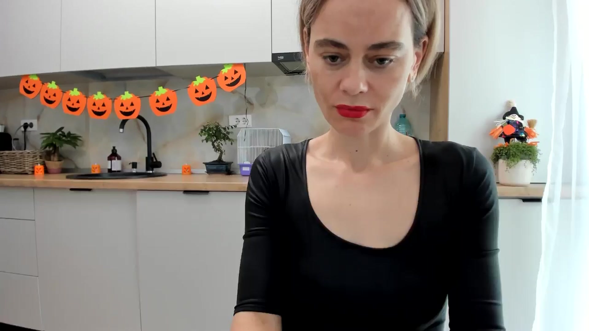 Gallery image thumbnail from DebbyPaige's myfreecams stream on, 10/30/2024, 12:07 image 15 of 20