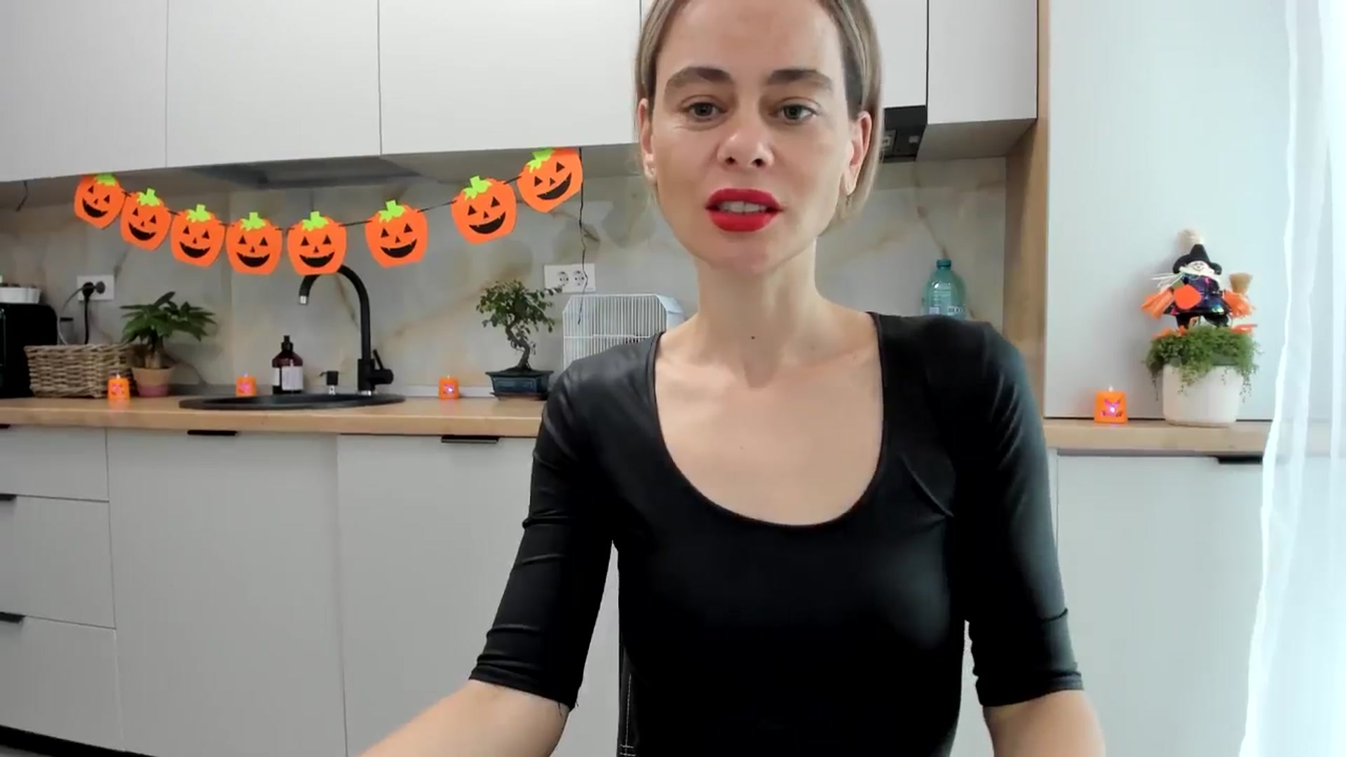 Gallery image thumbnail from DebbyPaige's myfreecams stream on, 10/30/2024, 12:07 image 12 of 20
