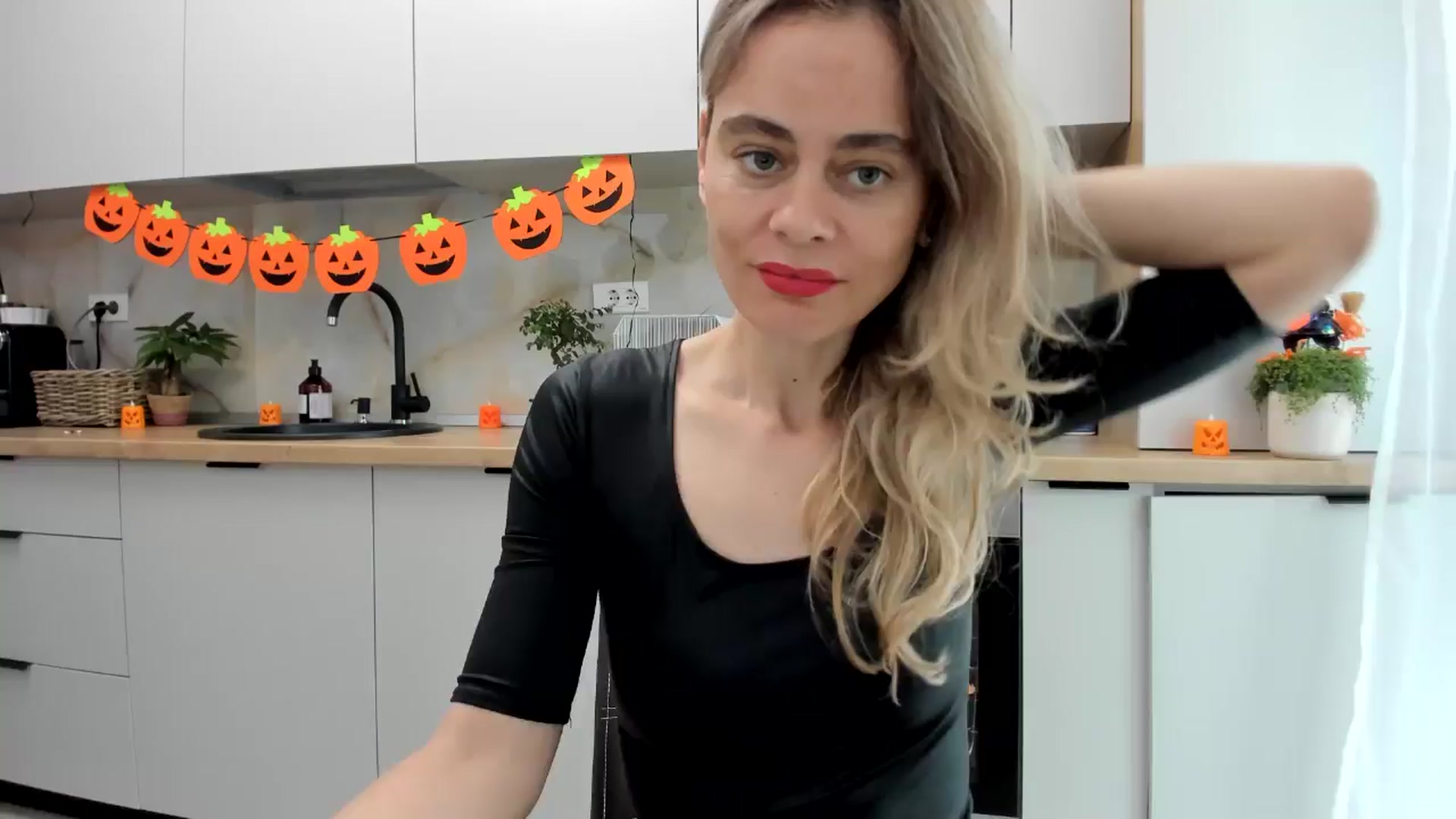 Gallery image thumbnail from DebbyPaige's myfreecams stream on, 10/30/2024, 12:07 image 19 of 20