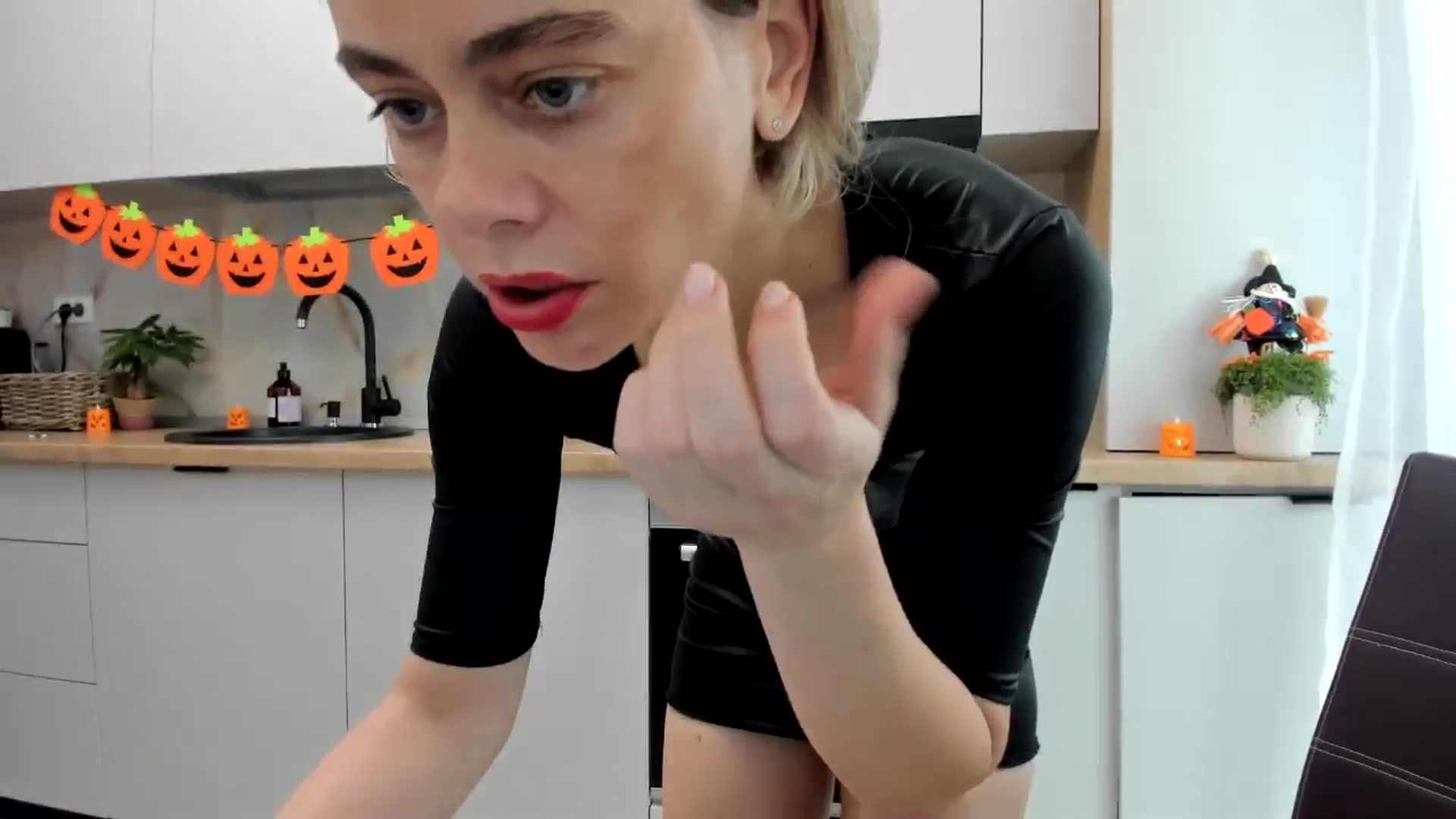 Gallery image thumbnail from DebbyPaige's myfreecams stream on, 10/30/2024, 12:07 image 18 of 20