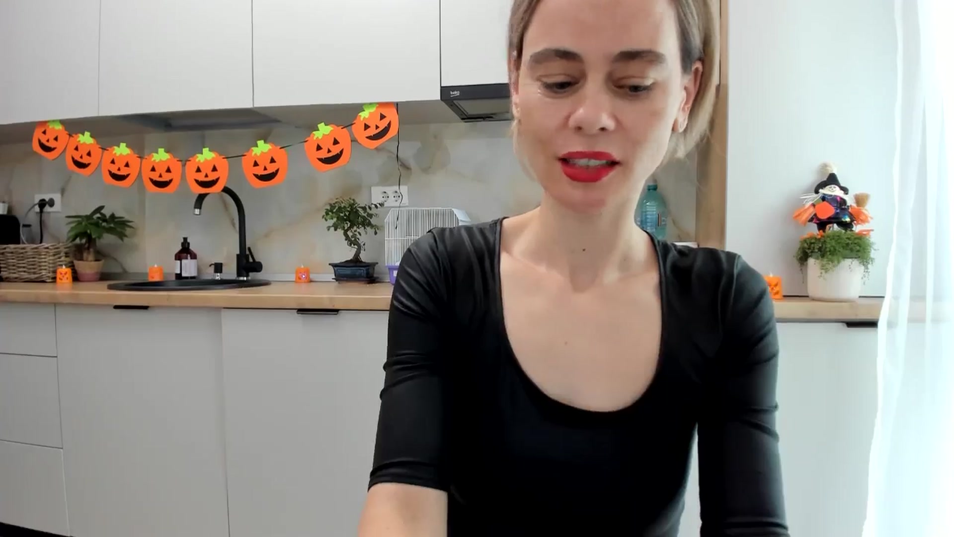 Gallery image thumbnail from DebbyPaige's myfreecams stream on, 10/30/2024, 12:07 image 16 of 20