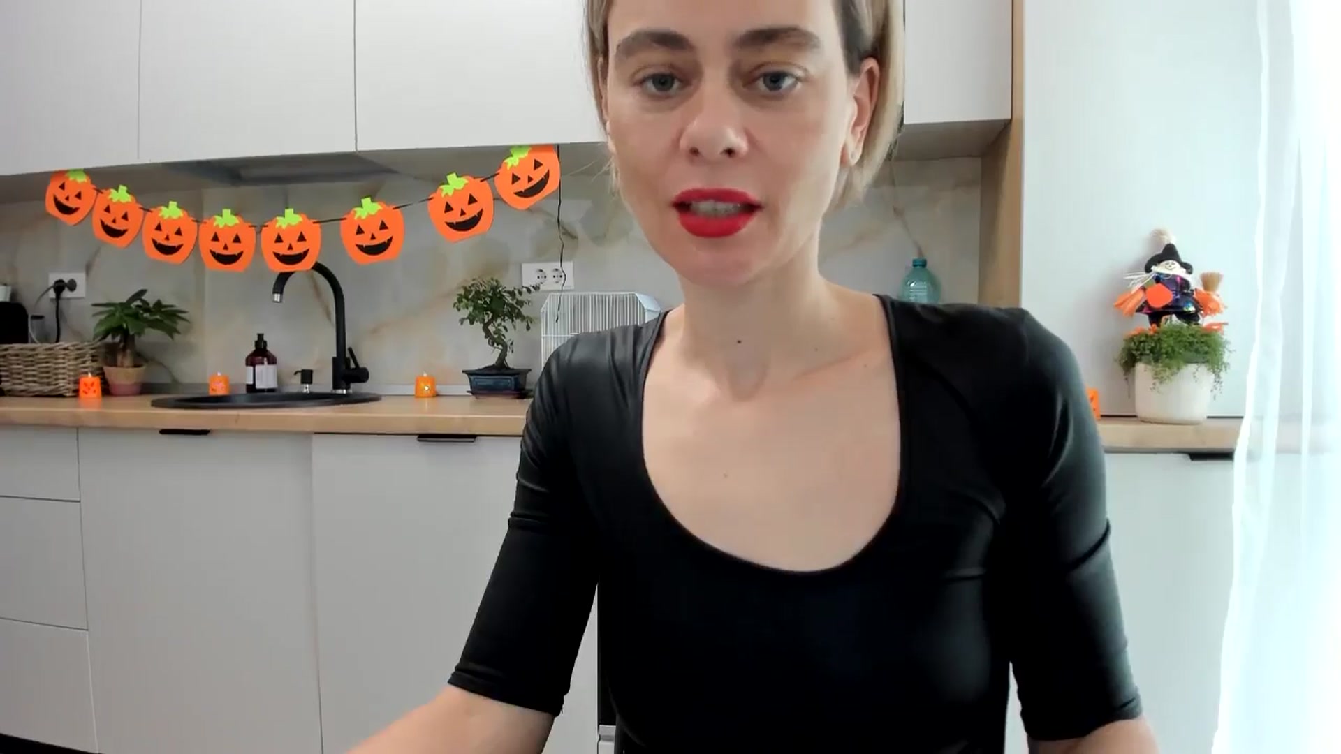 Gallery image thumbnail from DebbyPaige's myfreecams stream on, 10/30/2024, 12:07 image 14 of 20