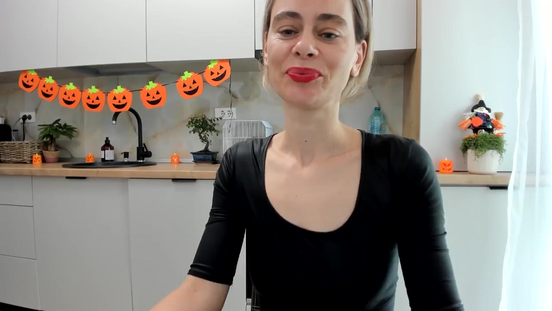 Gallery image thumbnail from DebbyPaige's myfreecams stream on, 10/30/2024, 12:07 image 17 of 20