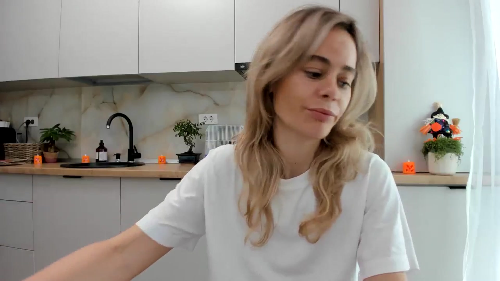 Gallery image thumbnail from DebbyPaige's myfreecams stream on, 10/30/2024, 12:07 image 5 of 20