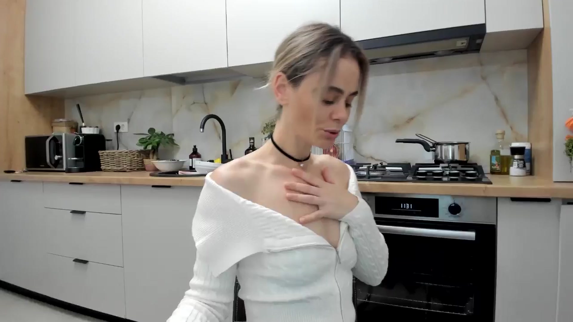 Gallery image thumbnail from DebbyPaige's myfreecams stream on, 10/31/2024, 16:11 image 19 of 20