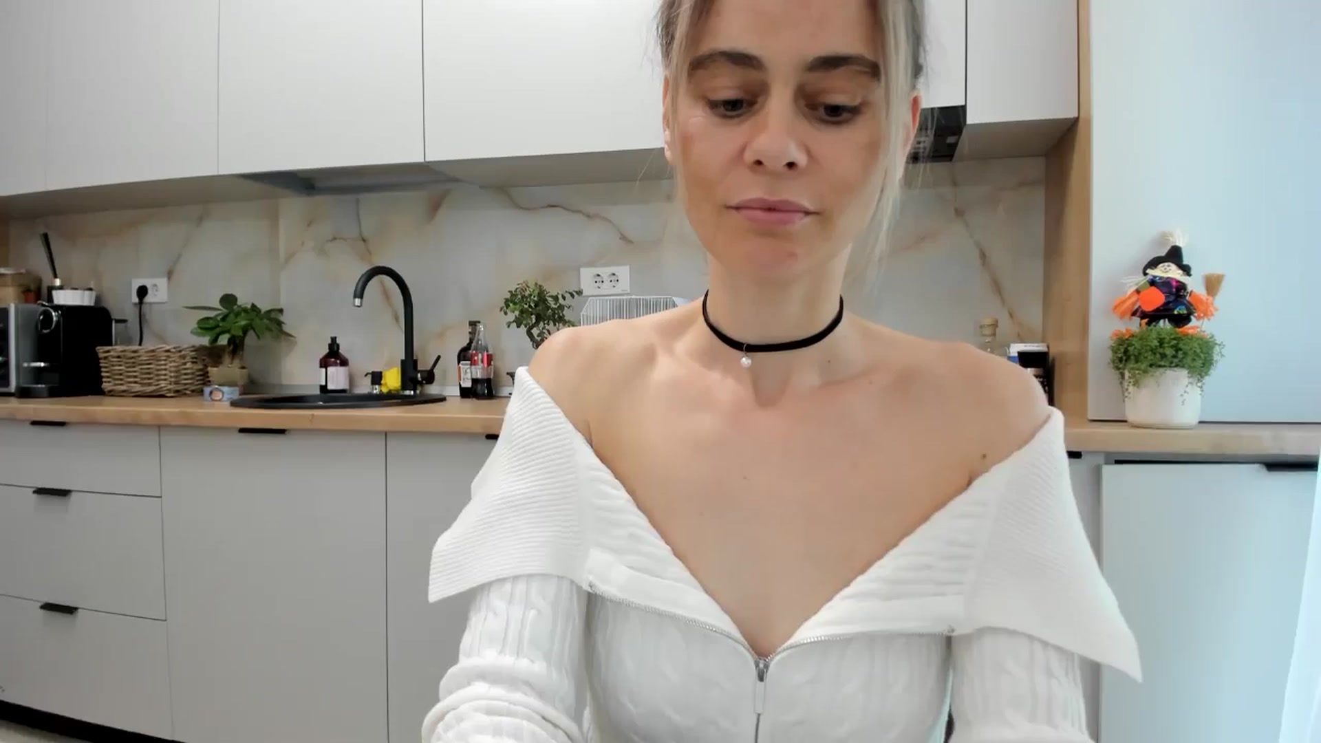 Gallery image thumbnail from DebbyPaige's myfreecams stream on, 10/31/2024, 16:11 image 10 of 20