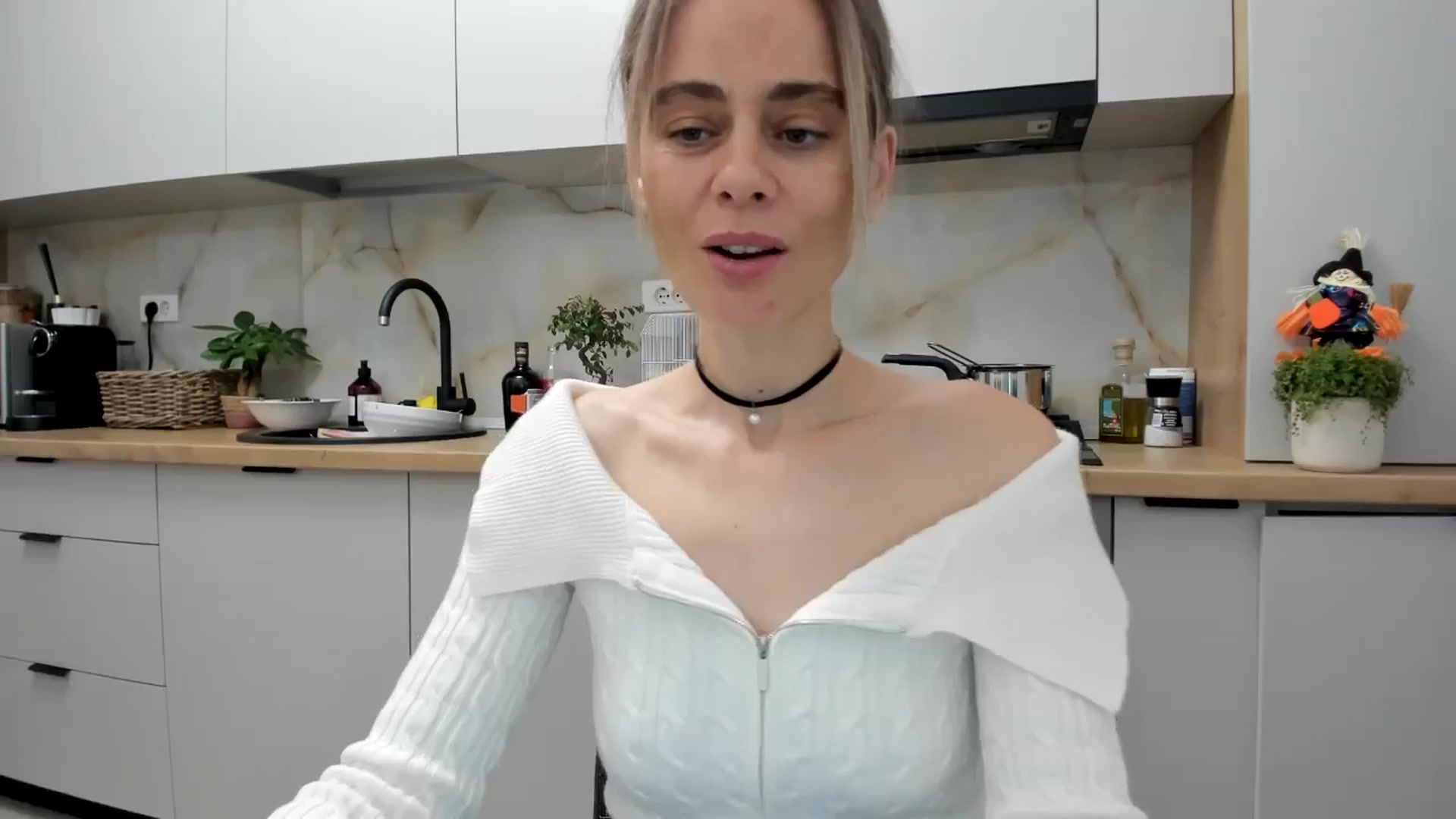 Gallery image thumbnail from DebbyPaige's myfreecams stream on, 10/31/2024, 16:11 image 16 of 20