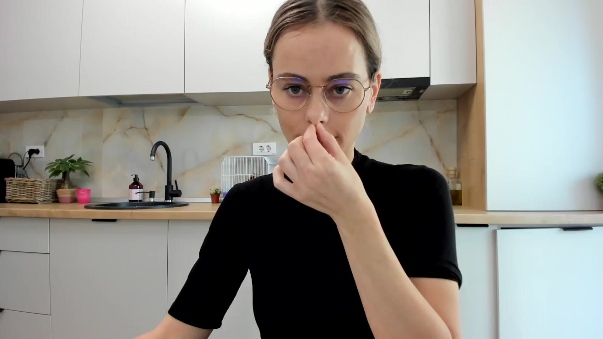Gallery image thumbnail from DebbyPaige's myfreecams stream on, 11/06/2024, 15:14 image 1 of 20