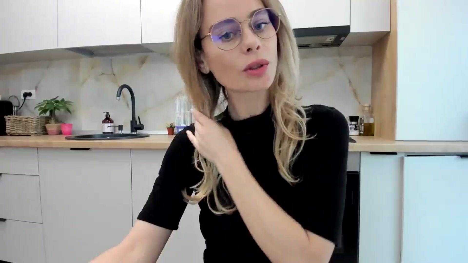 Gallery image thumbnail from DebbyPaige's myfreecams stream on, 11/06/2024, 15:14 image 14 of 20
